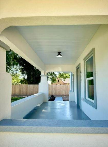 617 W 6th Street Property Photo 4