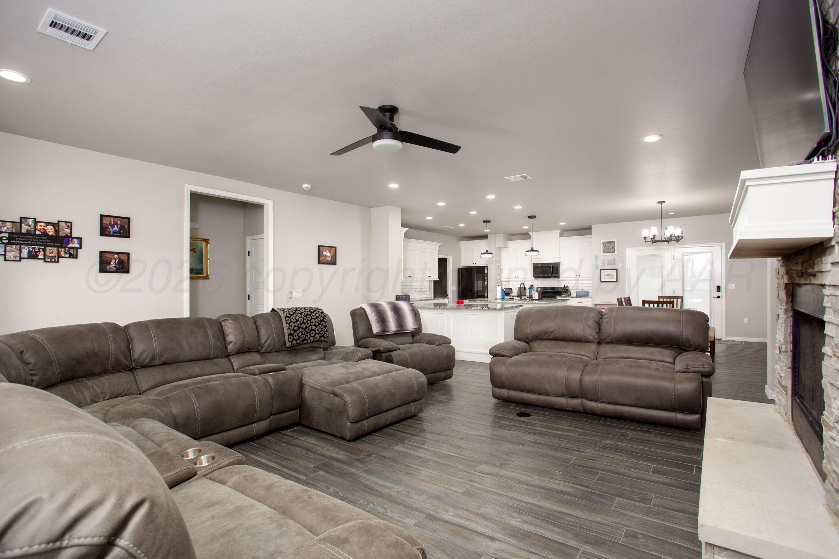 2704 Knoll Drive Property Photo 3