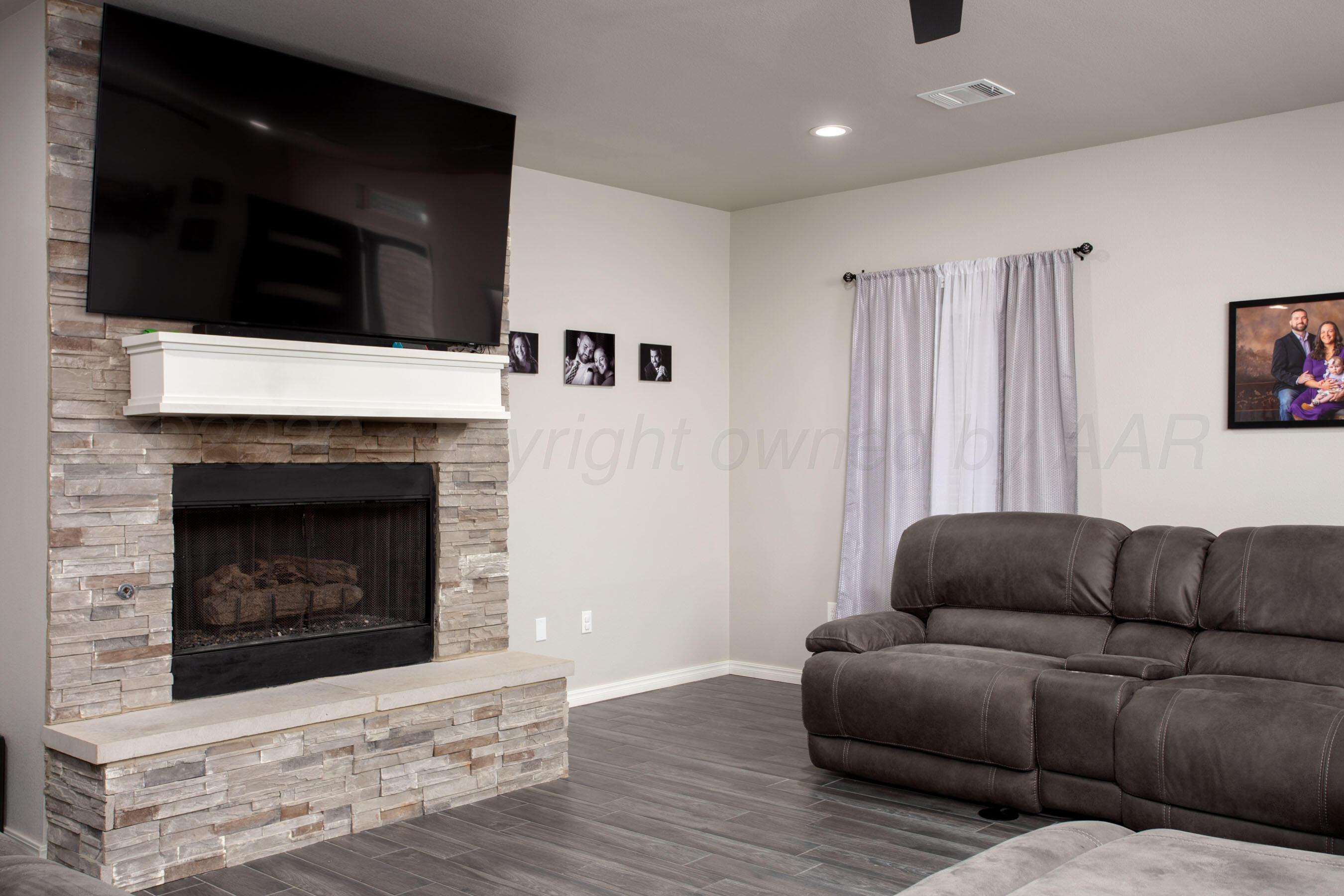 2704 Knoll Drive Property Photo 4