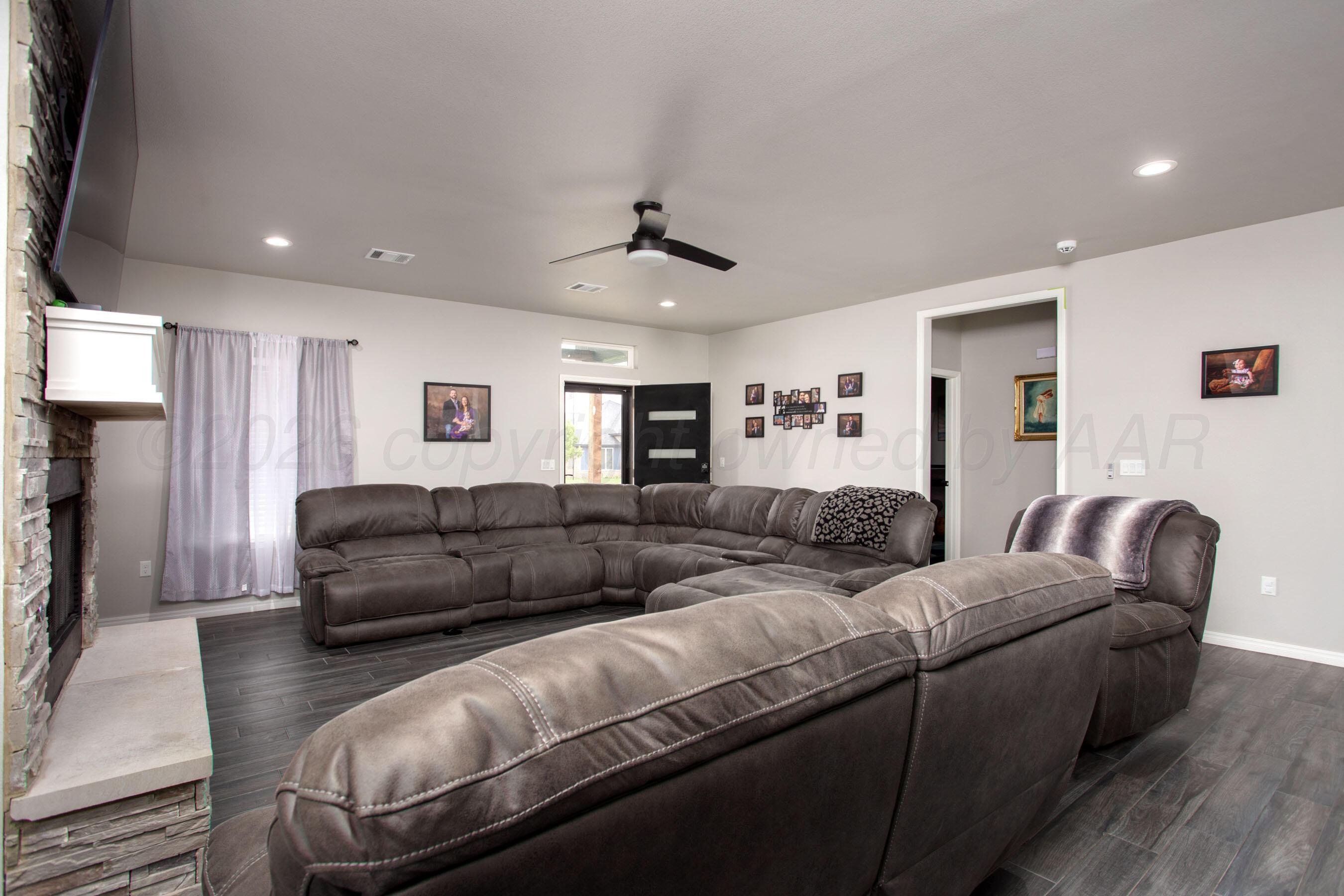 2704 Knoll Drive Property Photo 5