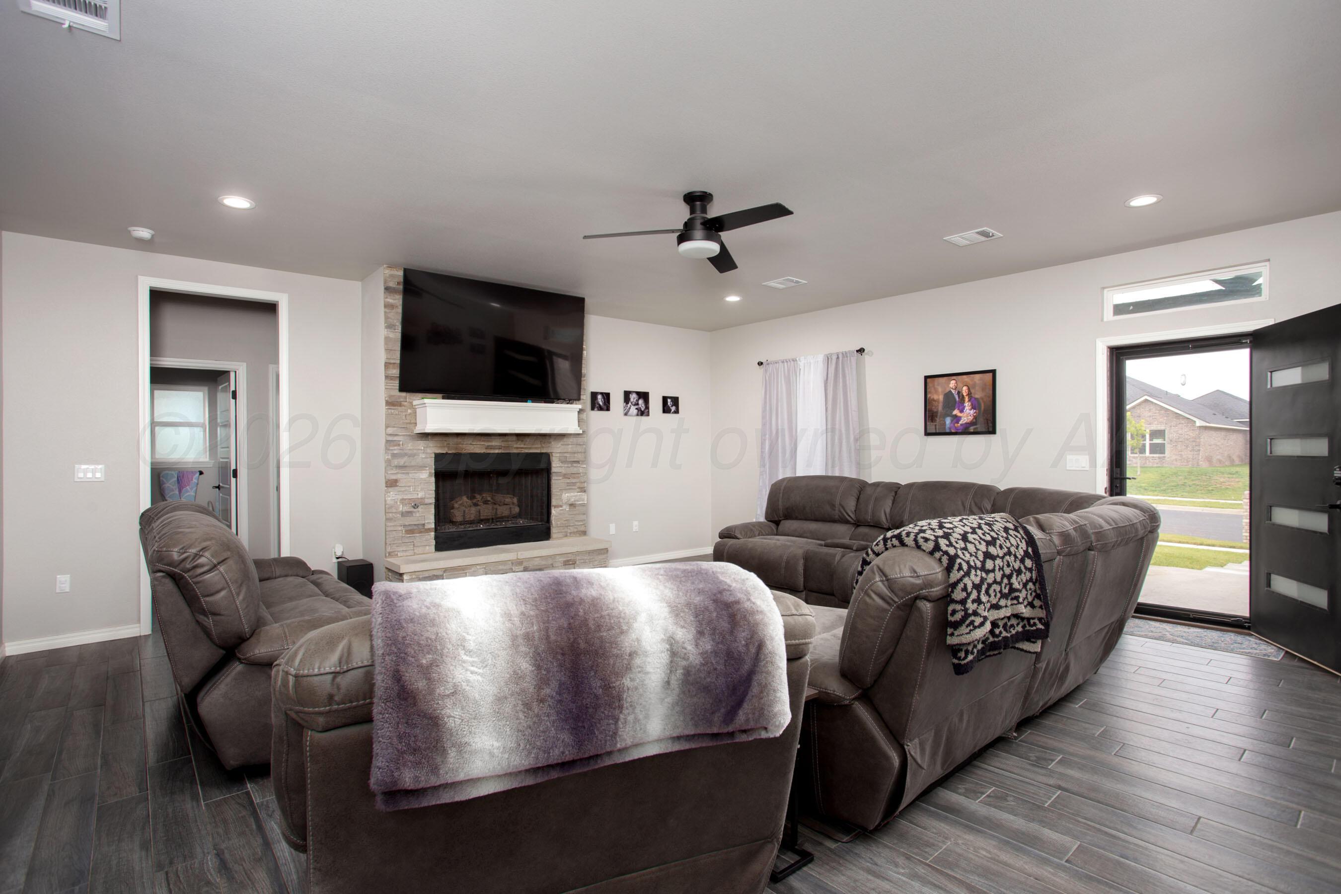 2704 Knoll Drive Property Photo 6