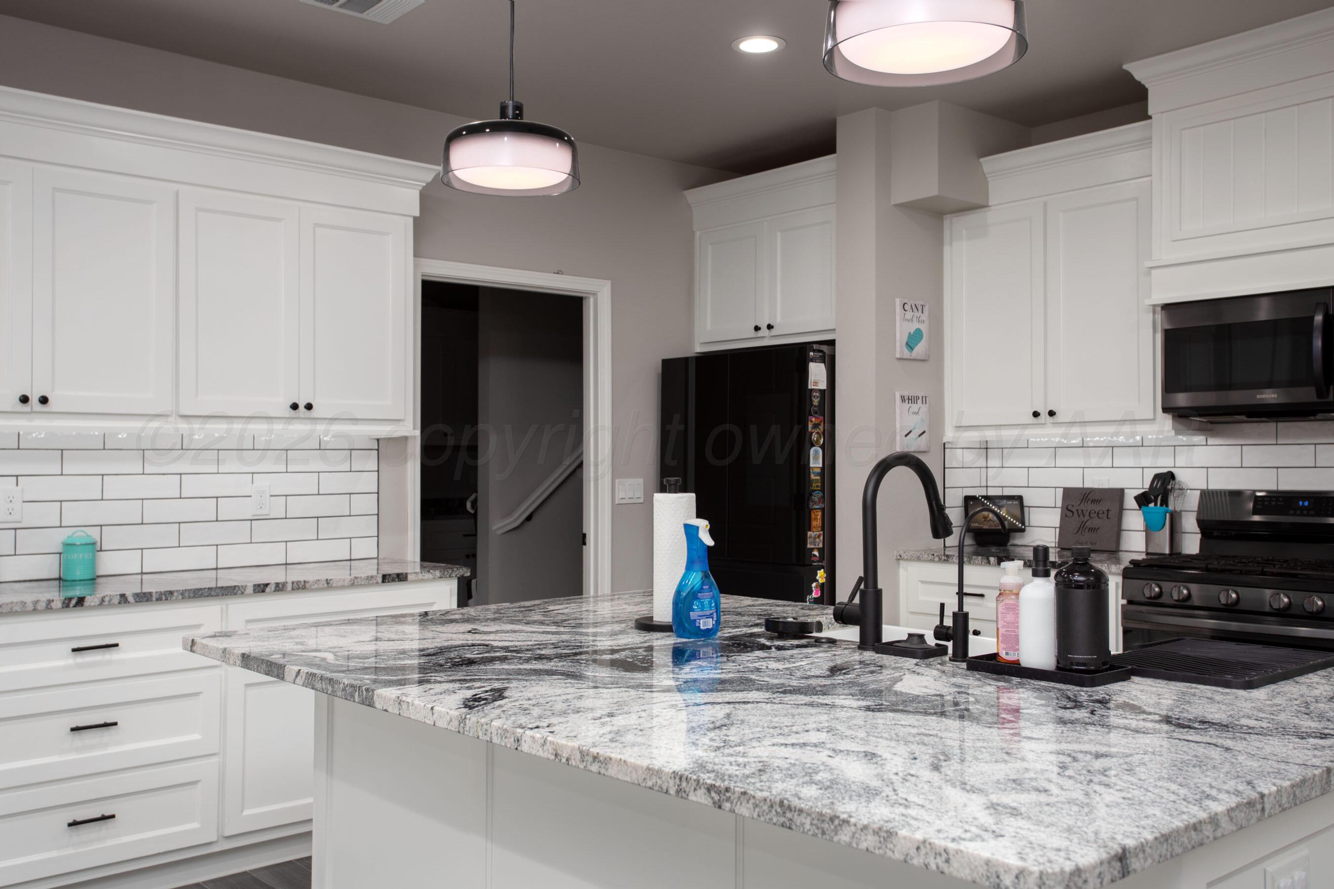 2704 Knoll Drive Property Photo 8
