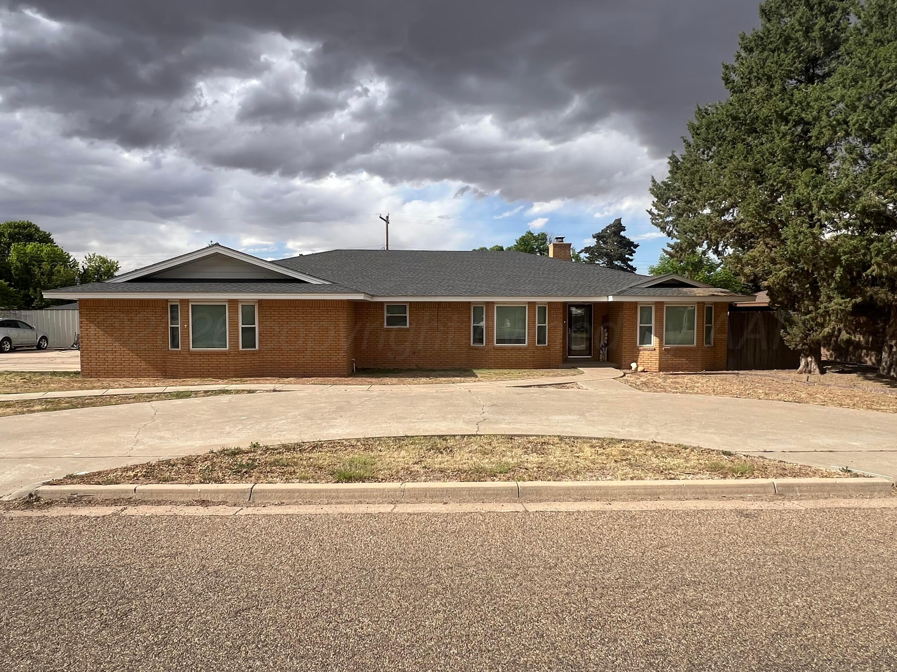 1208 W 8th Street Property Photo 1