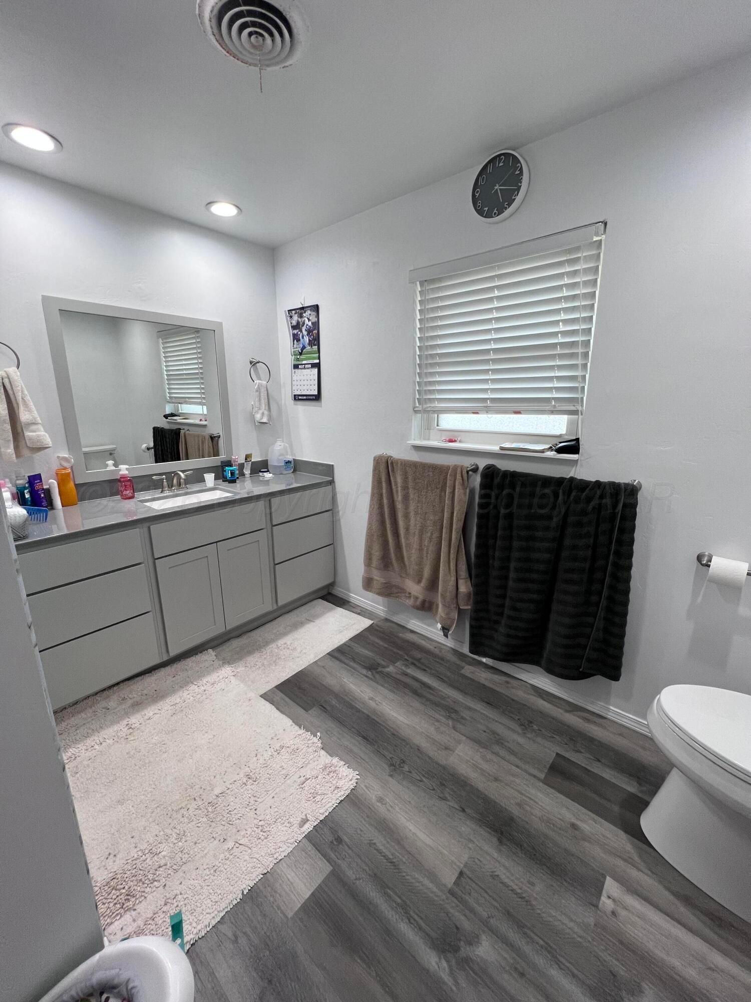 1208 W 8th Street Property Photo 7