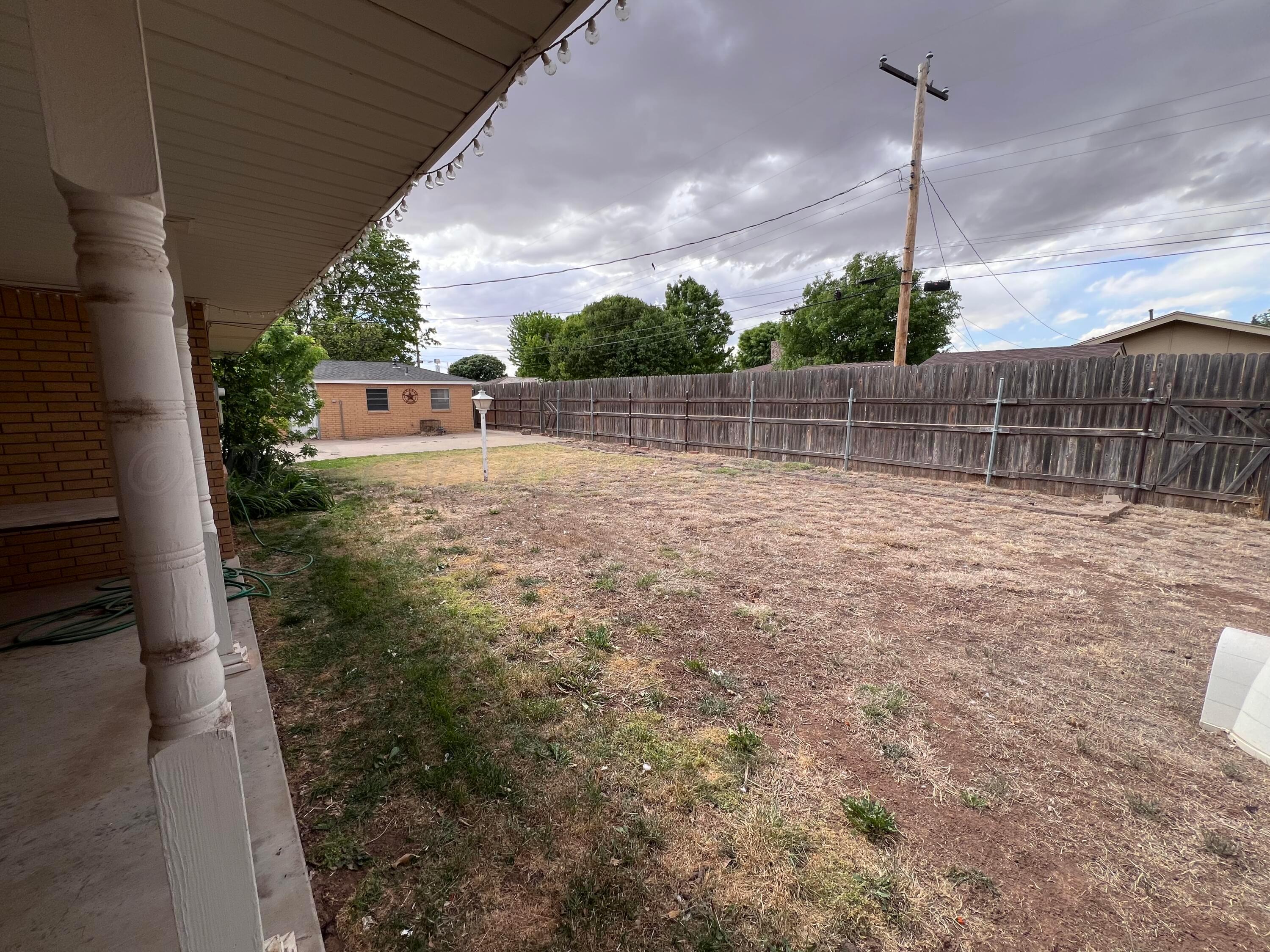 1208 W 8th Street Property Photo 18