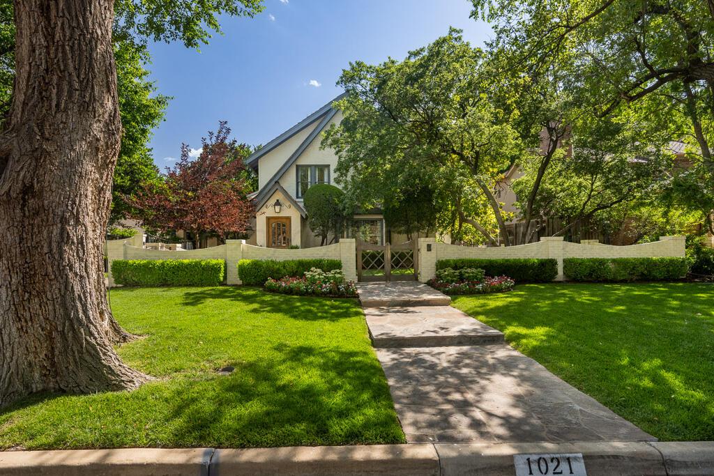 1021 SW 33RD Avenue Property Photo 1