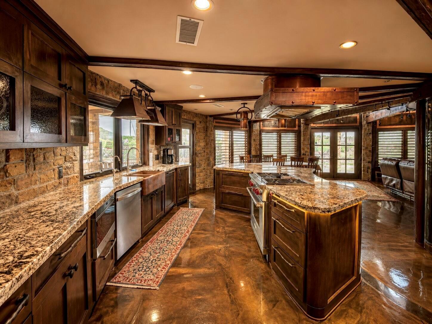 8708 Loop 171 Property Photo 12