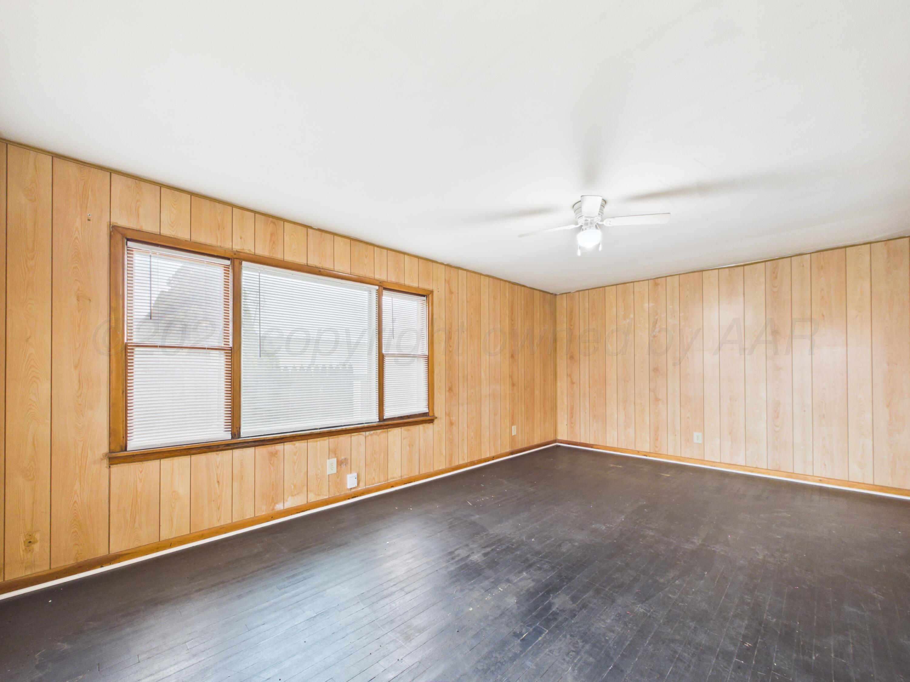 815 W Kingsmill Avenue Property Photo 2