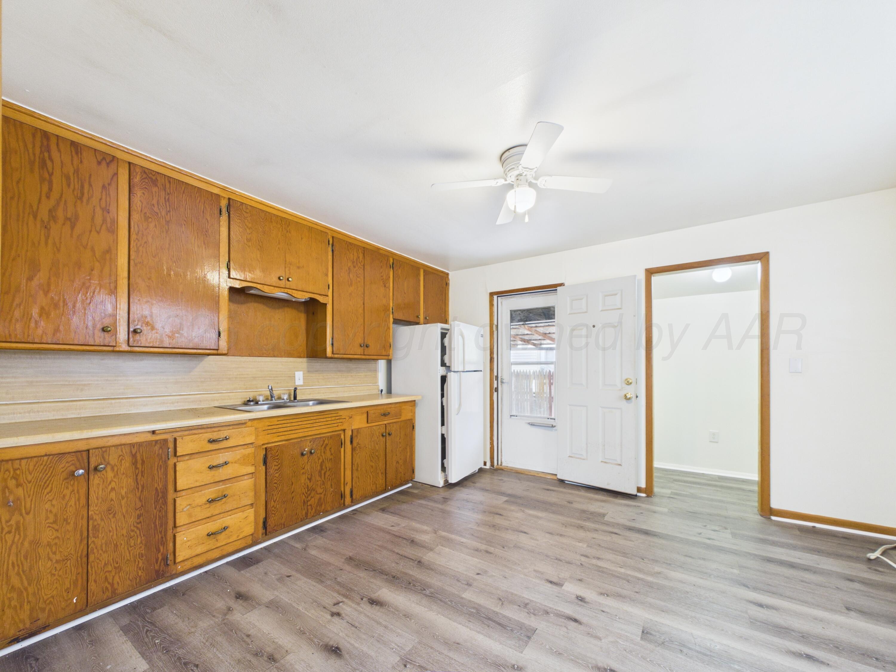 815 W Kingsmill Avenue Property Photo 3