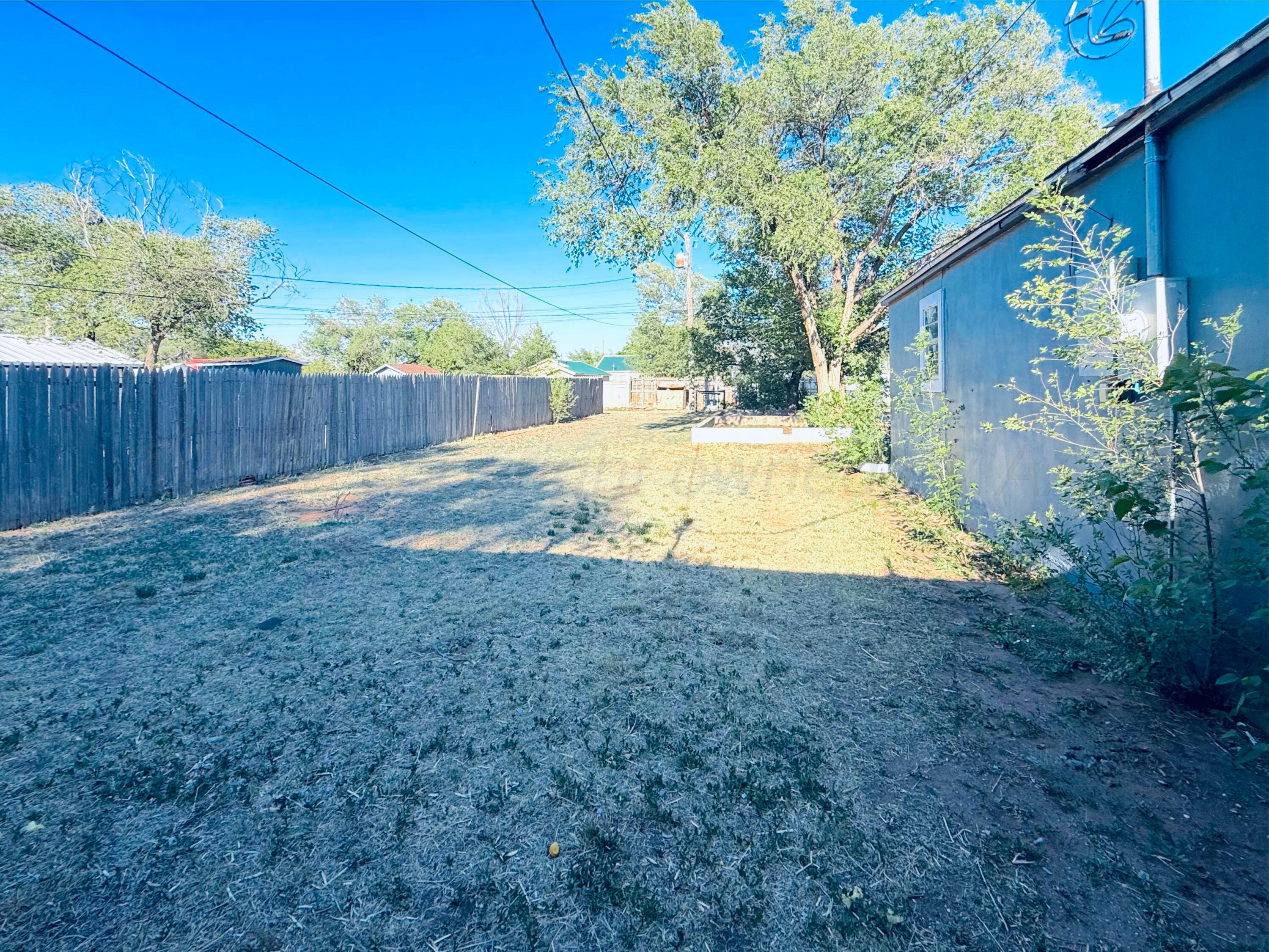 232 N Birge Avenue Property Photo 9