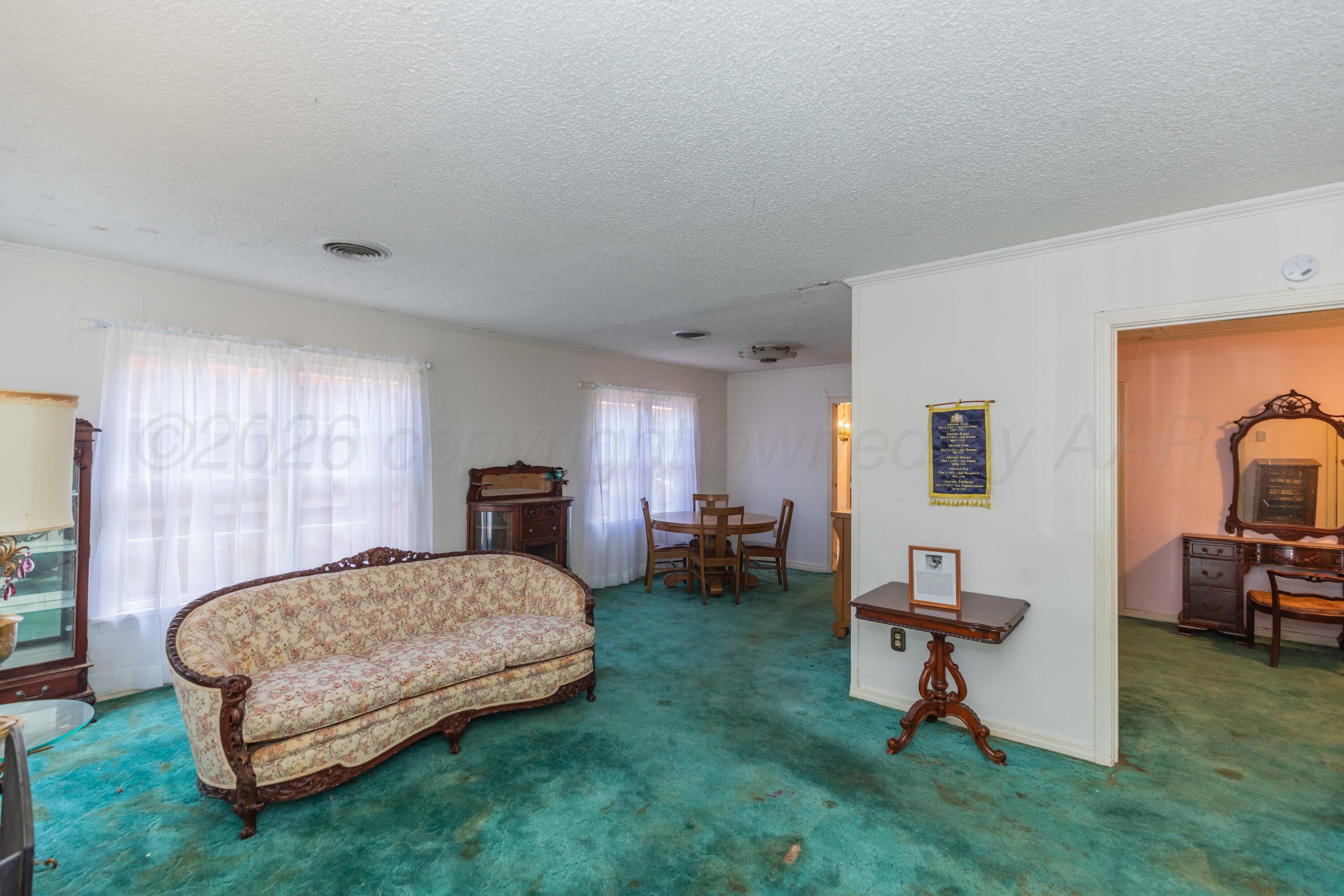 2411 S Ong Street Property Photo 6