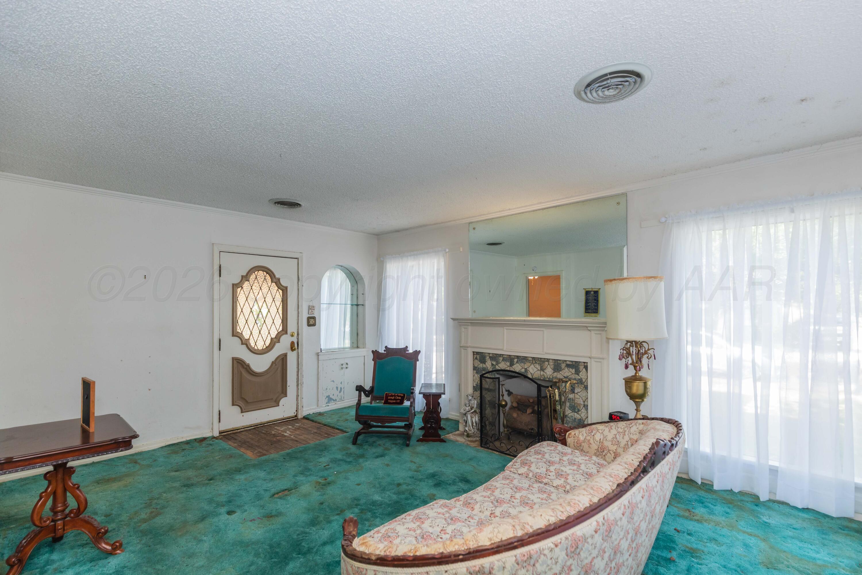 2411 S Ong Street Property Photo 9