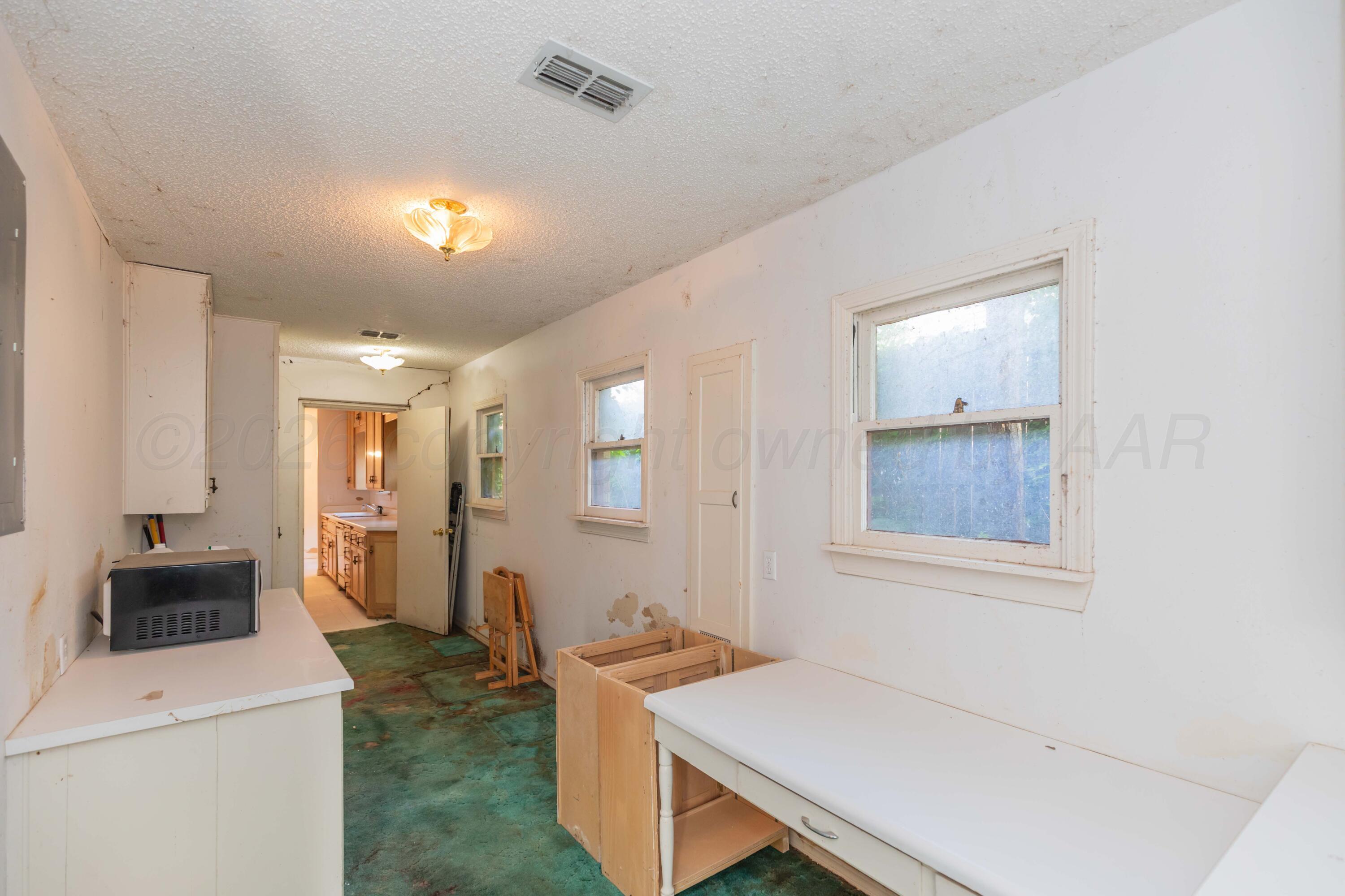 2411 S Ong Street Property Photo 27