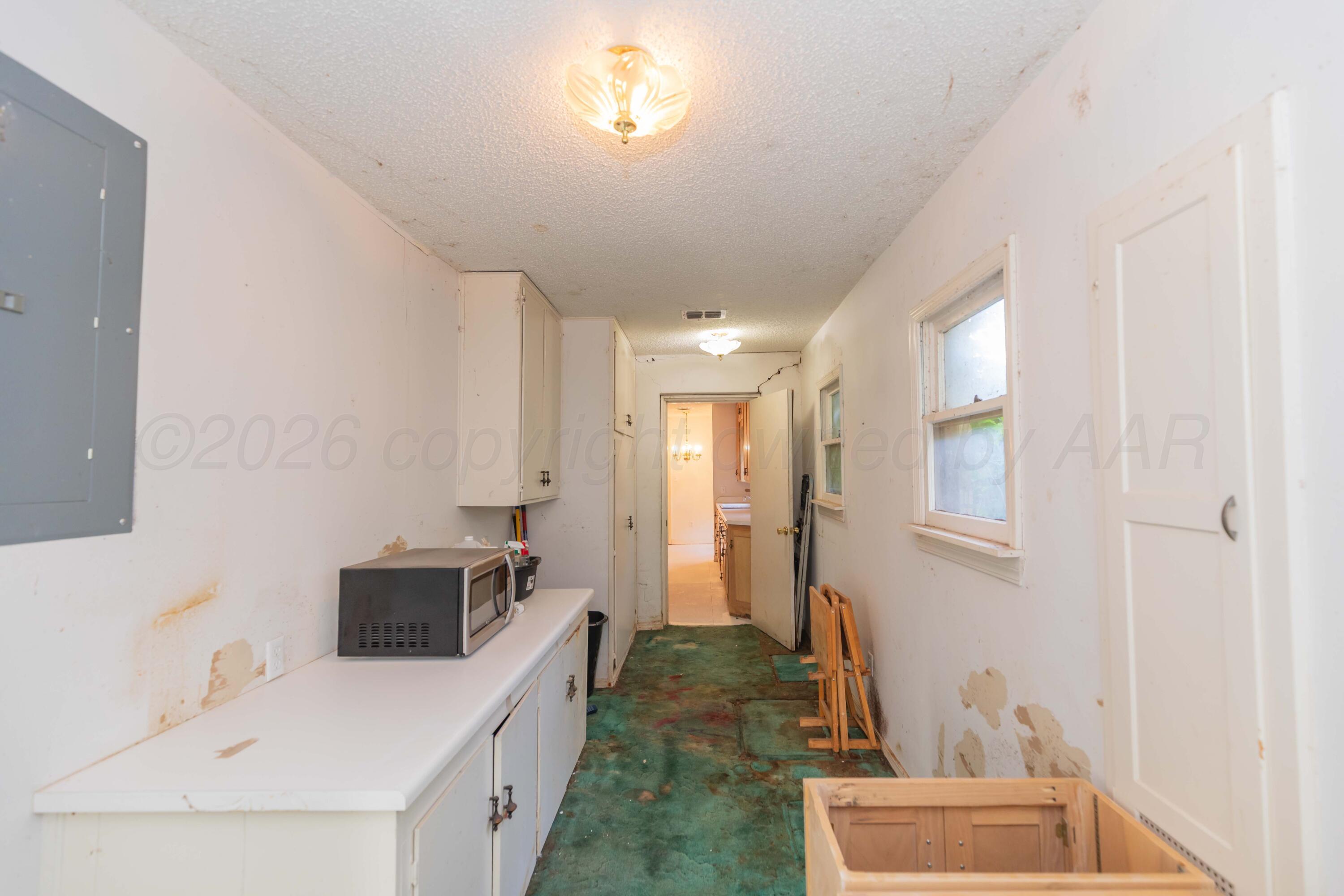 2411 S Ong Street Property Photo 28