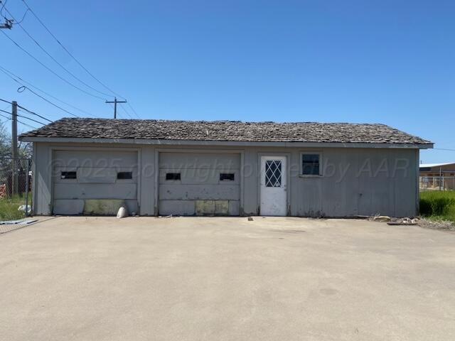 909 N Cedar Street Property Photo 2