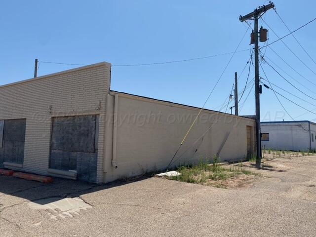 909 N Cedar Street Property Photo 5