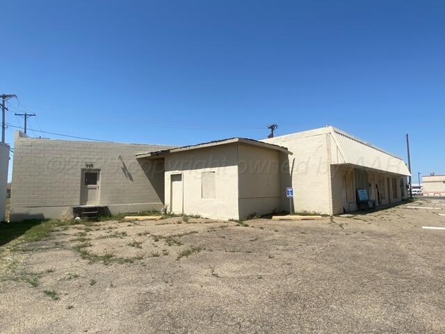 909 N Cedar Street Property Photo 8