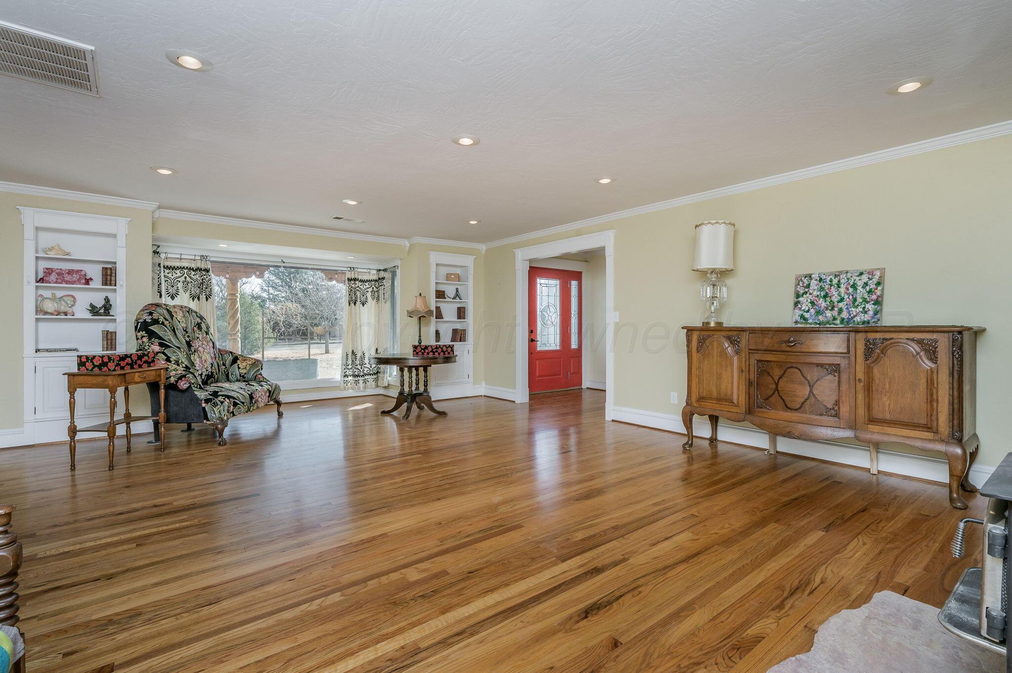 200 S Avondale Street Property Photo 4
