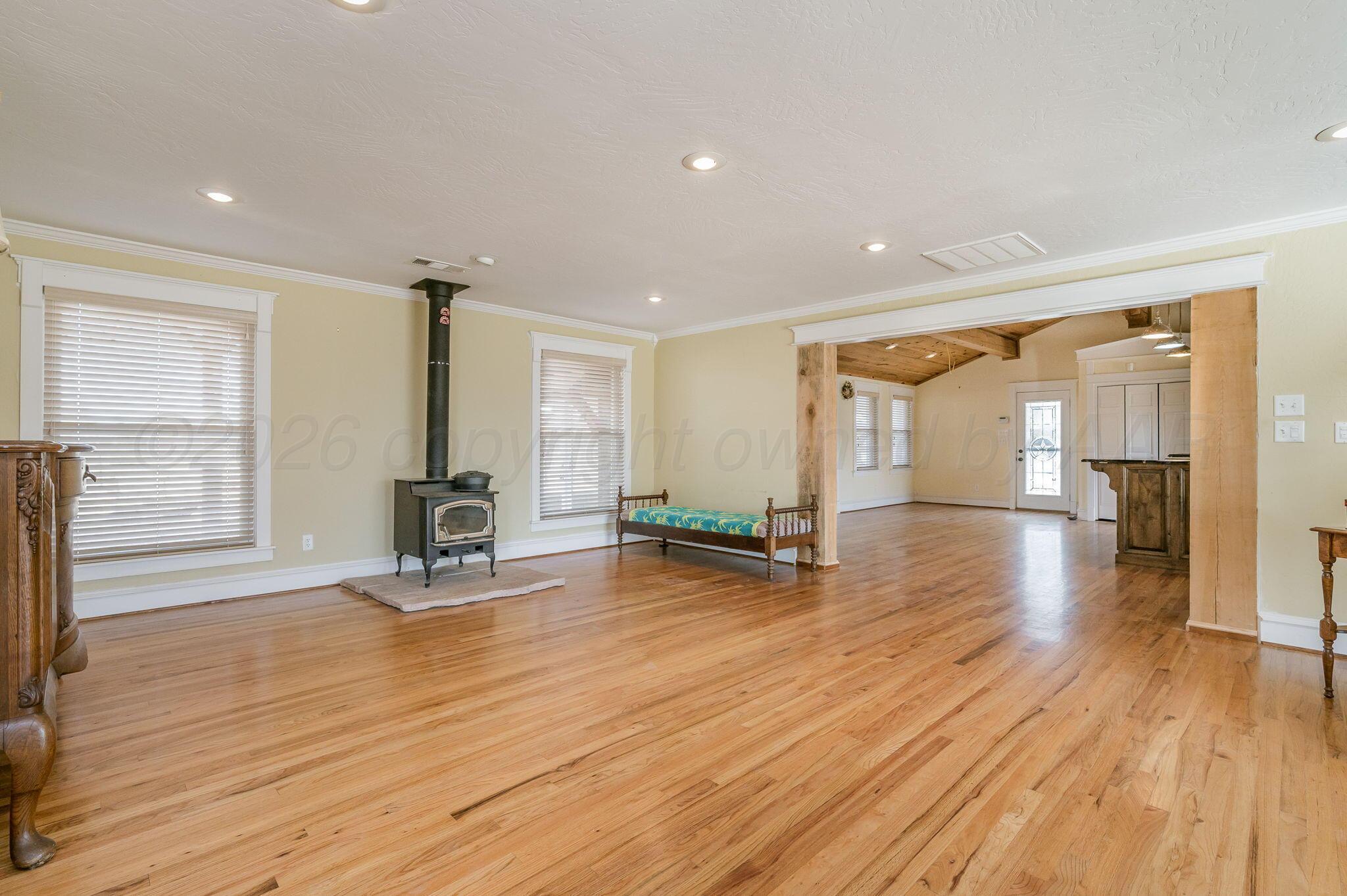 200 S Avondale Street Property Photo 6