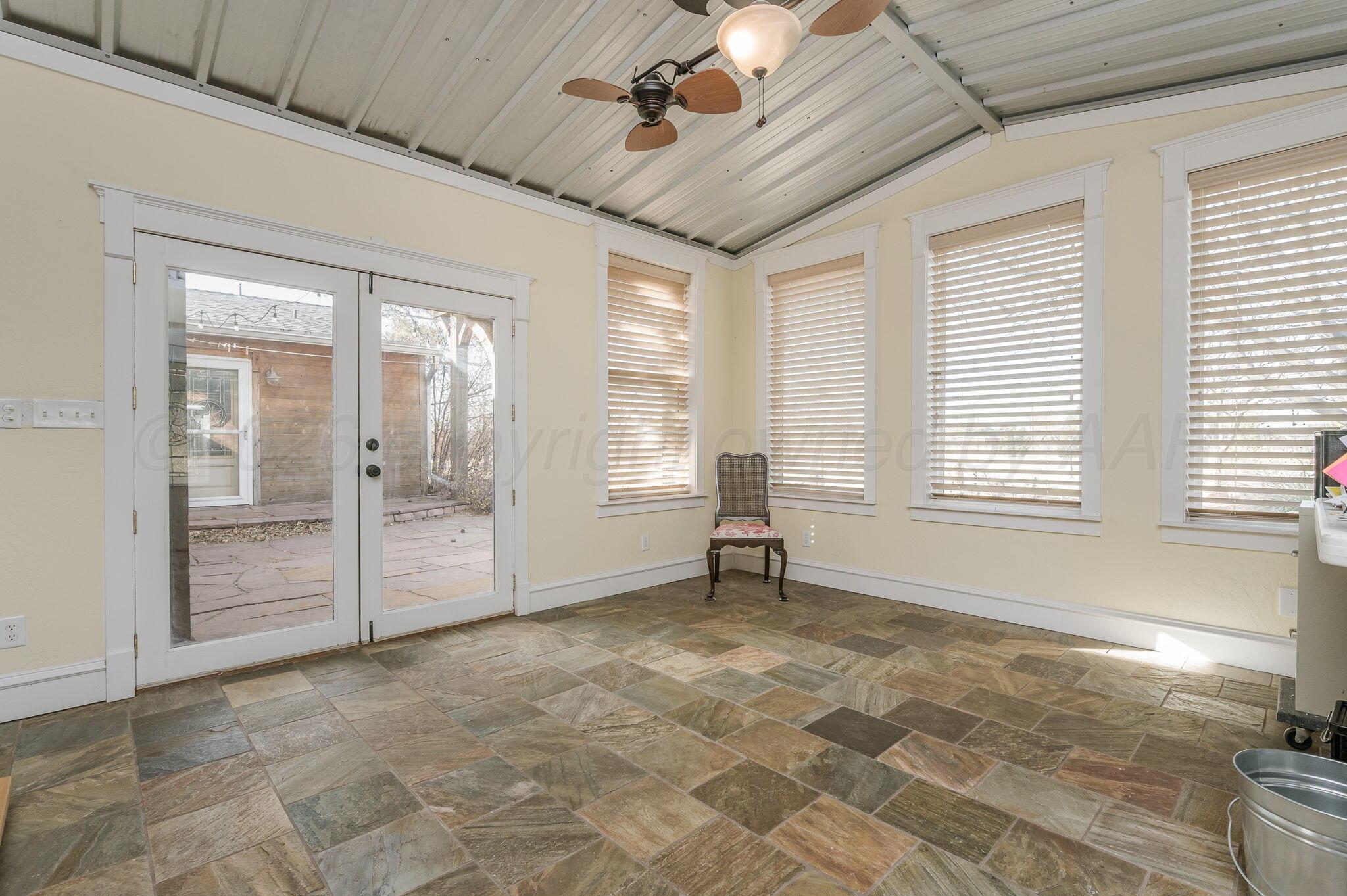 200 S Avondale Street Property Photo 18