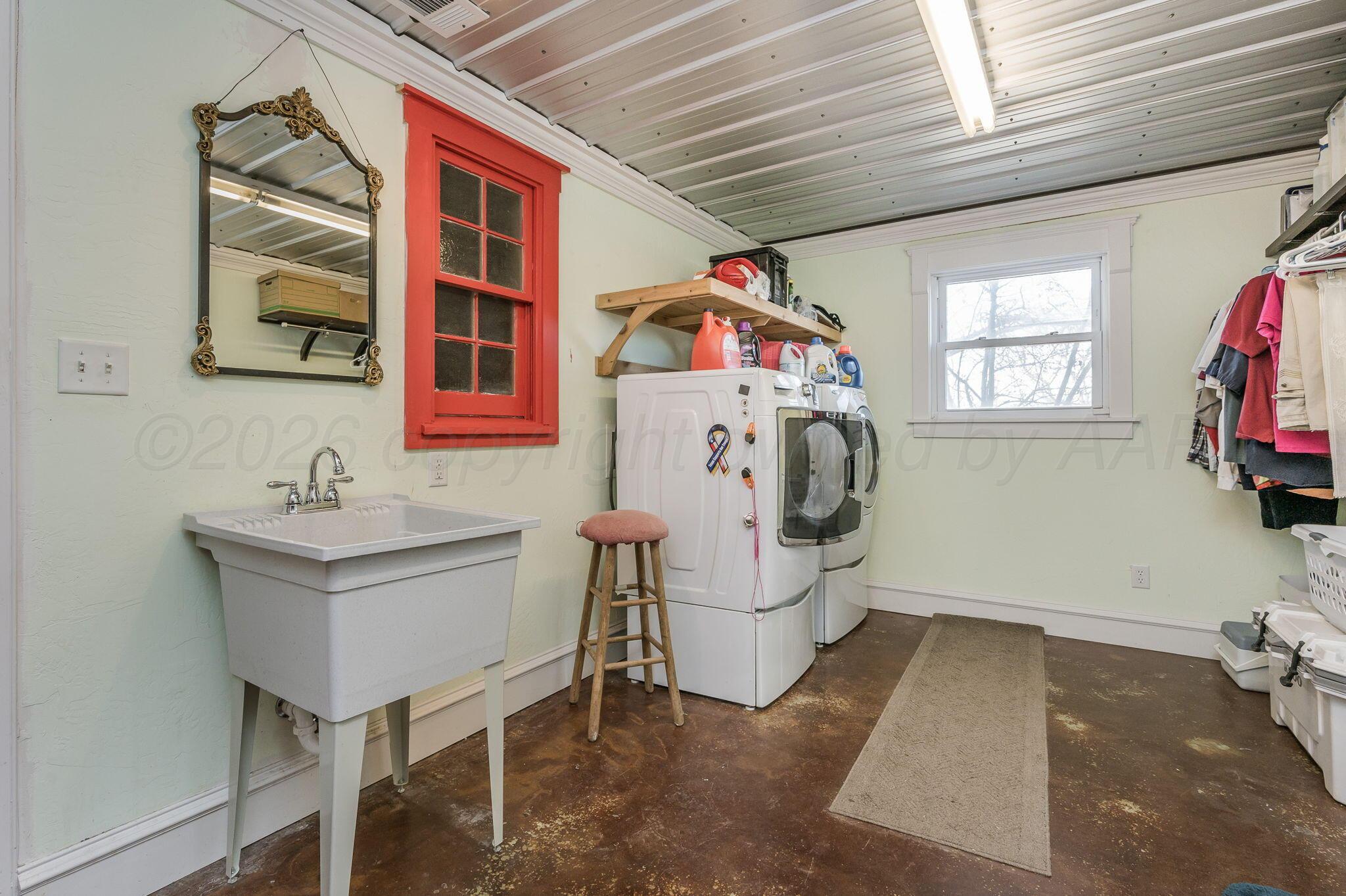 200 S Avondale Street Property Photo 20