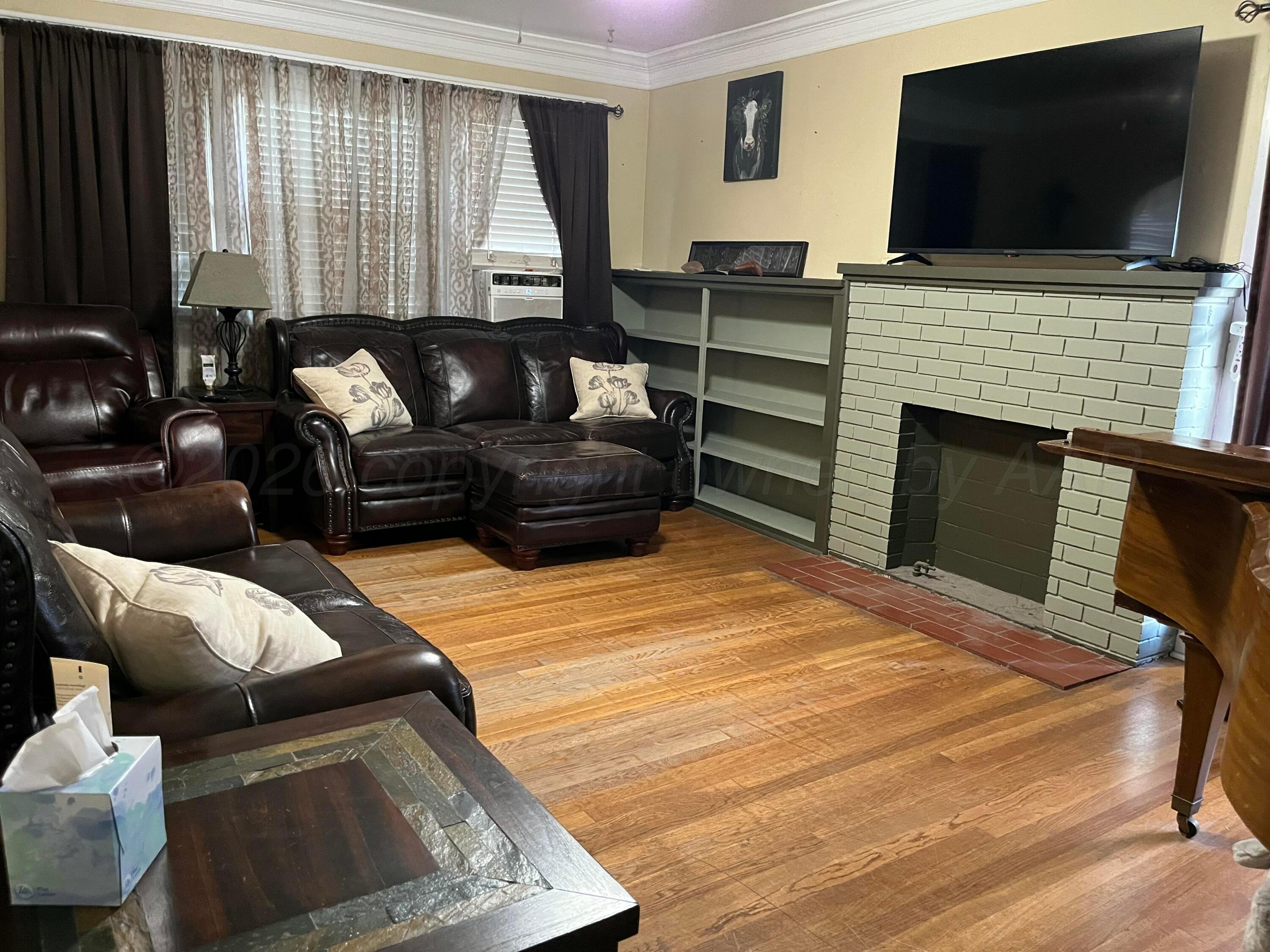 1704 S Hughes Street Property Photo 2