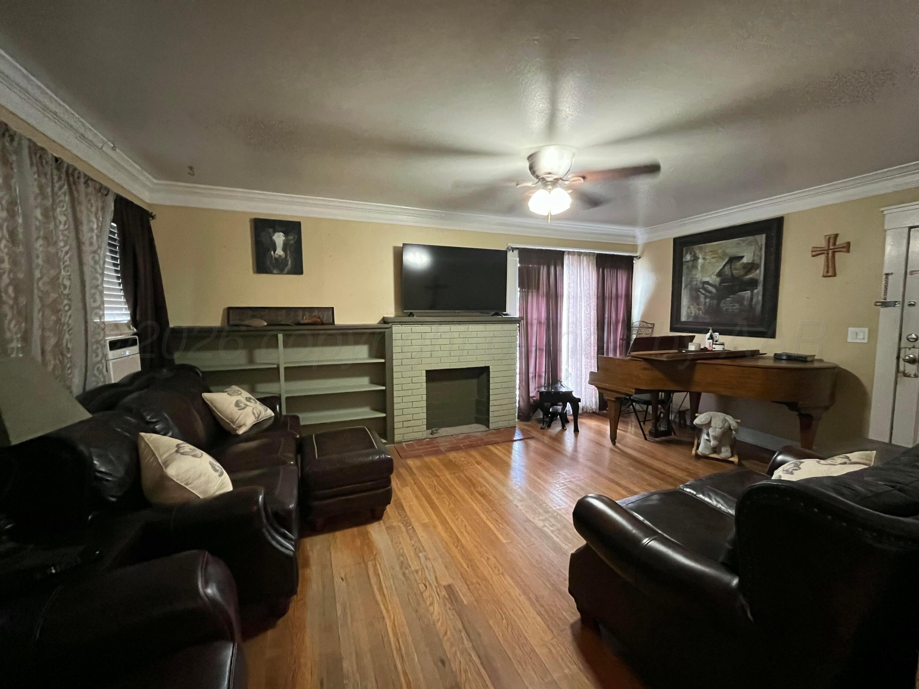 1704 S Hughes Street Property Photo 3