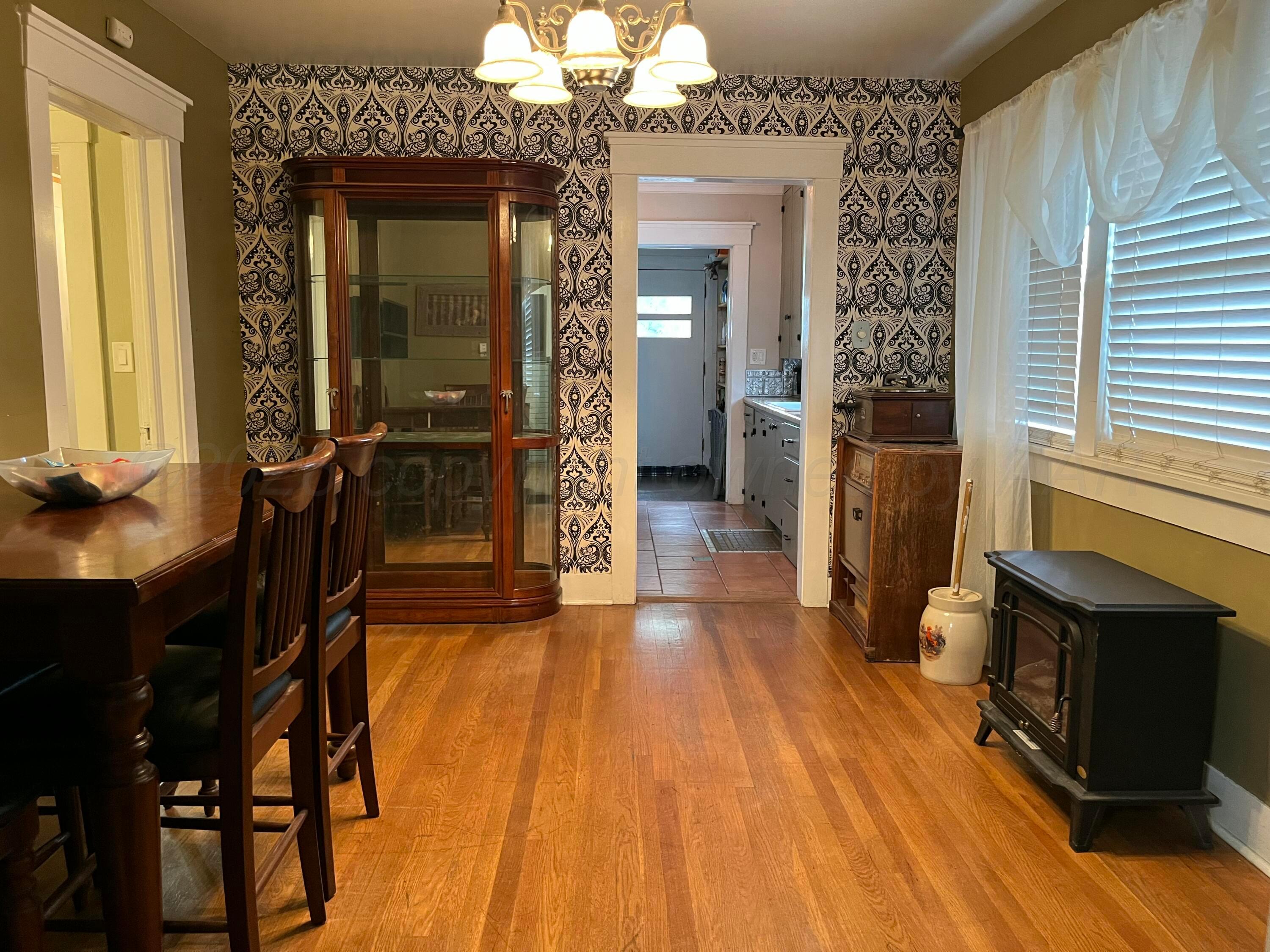 1704 S Hughes Street Property Photo 4