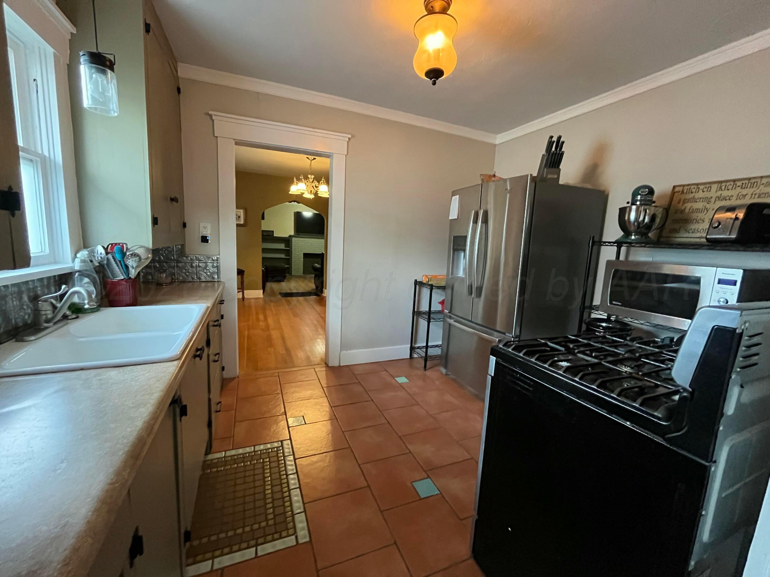 1704 S Hughes Street Property Photo 6