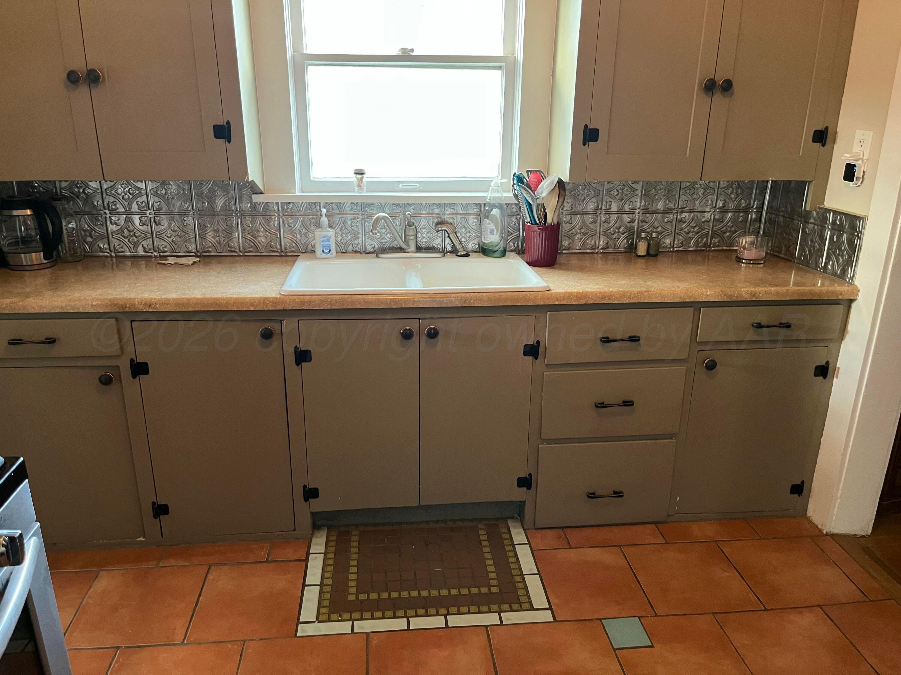 1704 S Hughes Street Property Photo 7