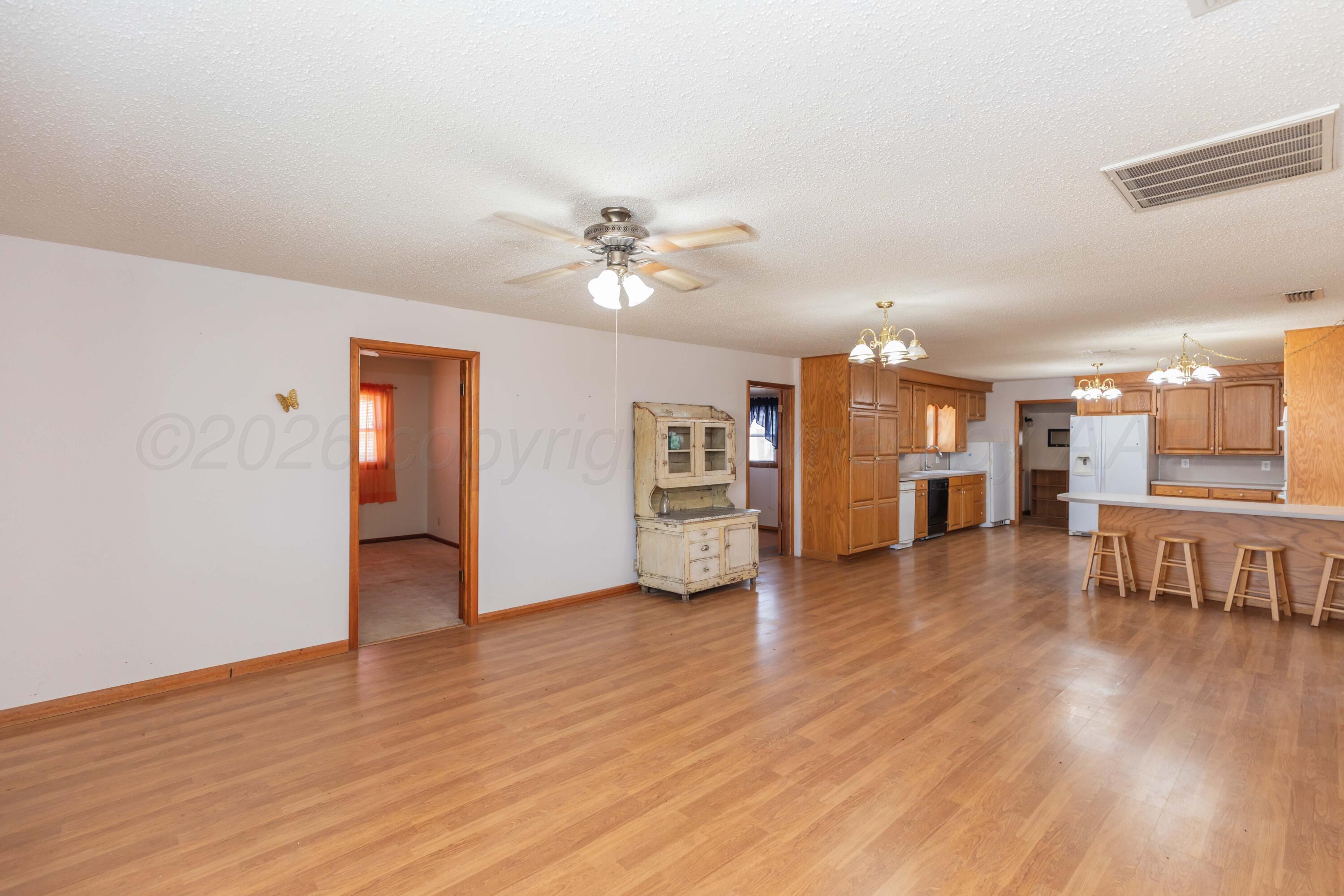 901 Lindberg Street Property Photo 2