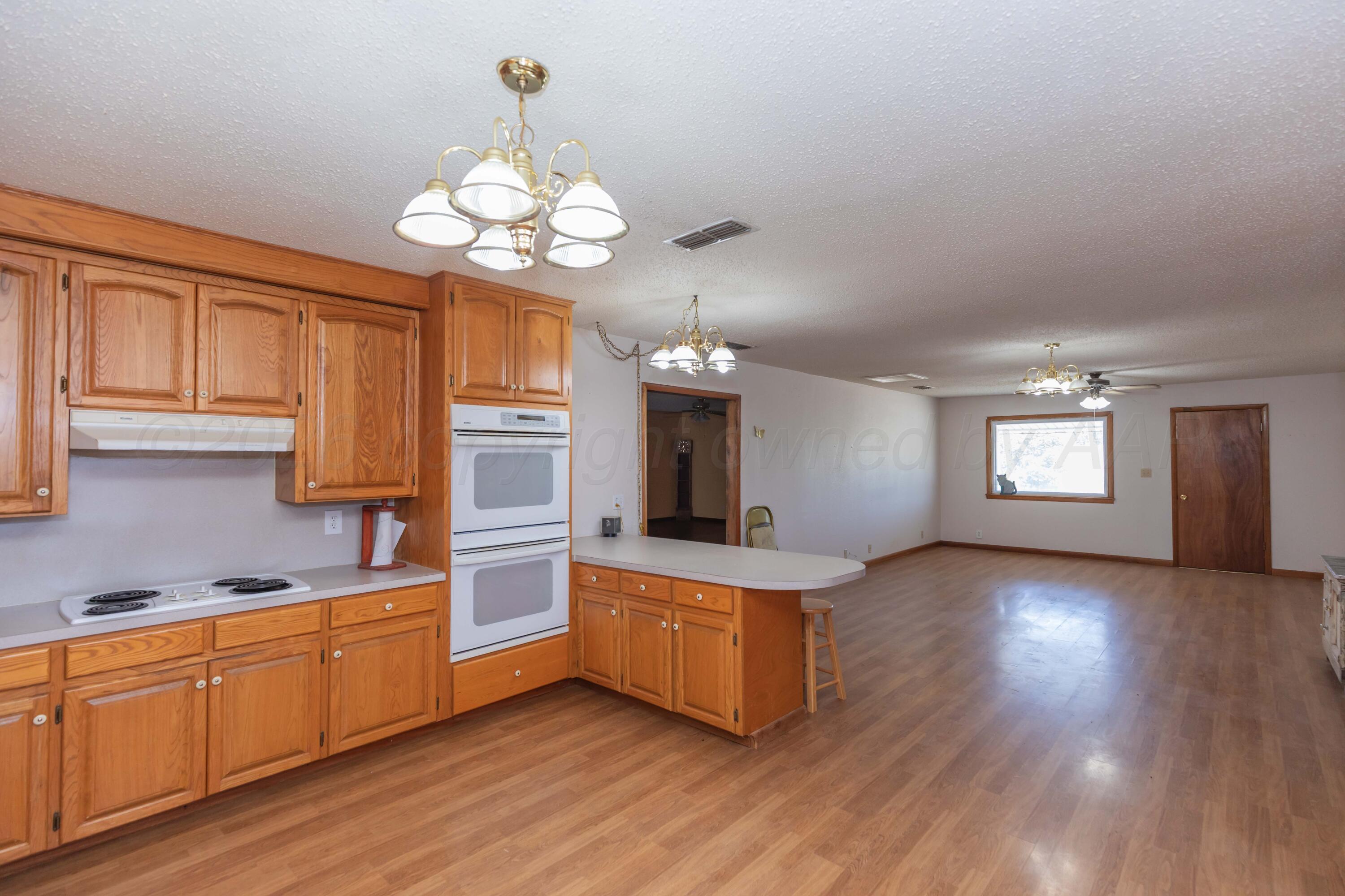 901 Lindberg Street Property Photo 7