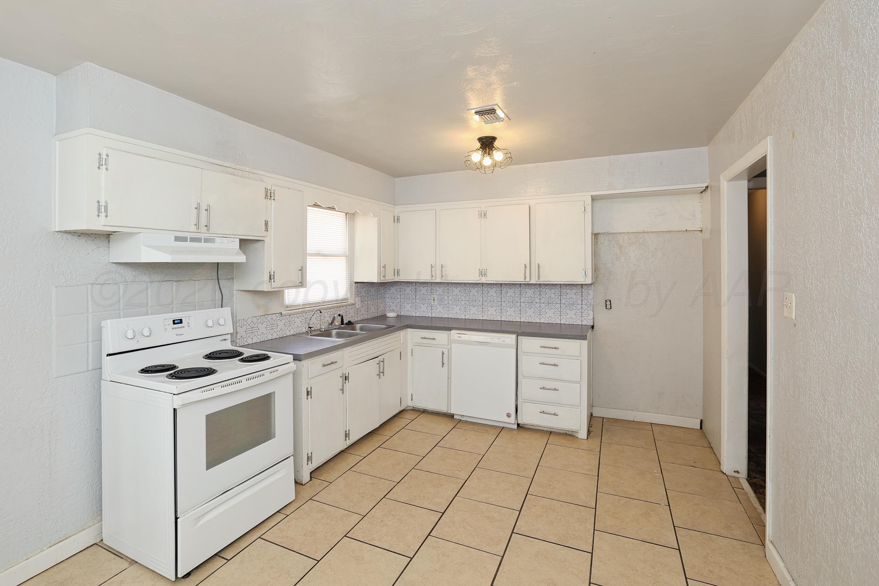 1900 N Wells Street Property Photo 6