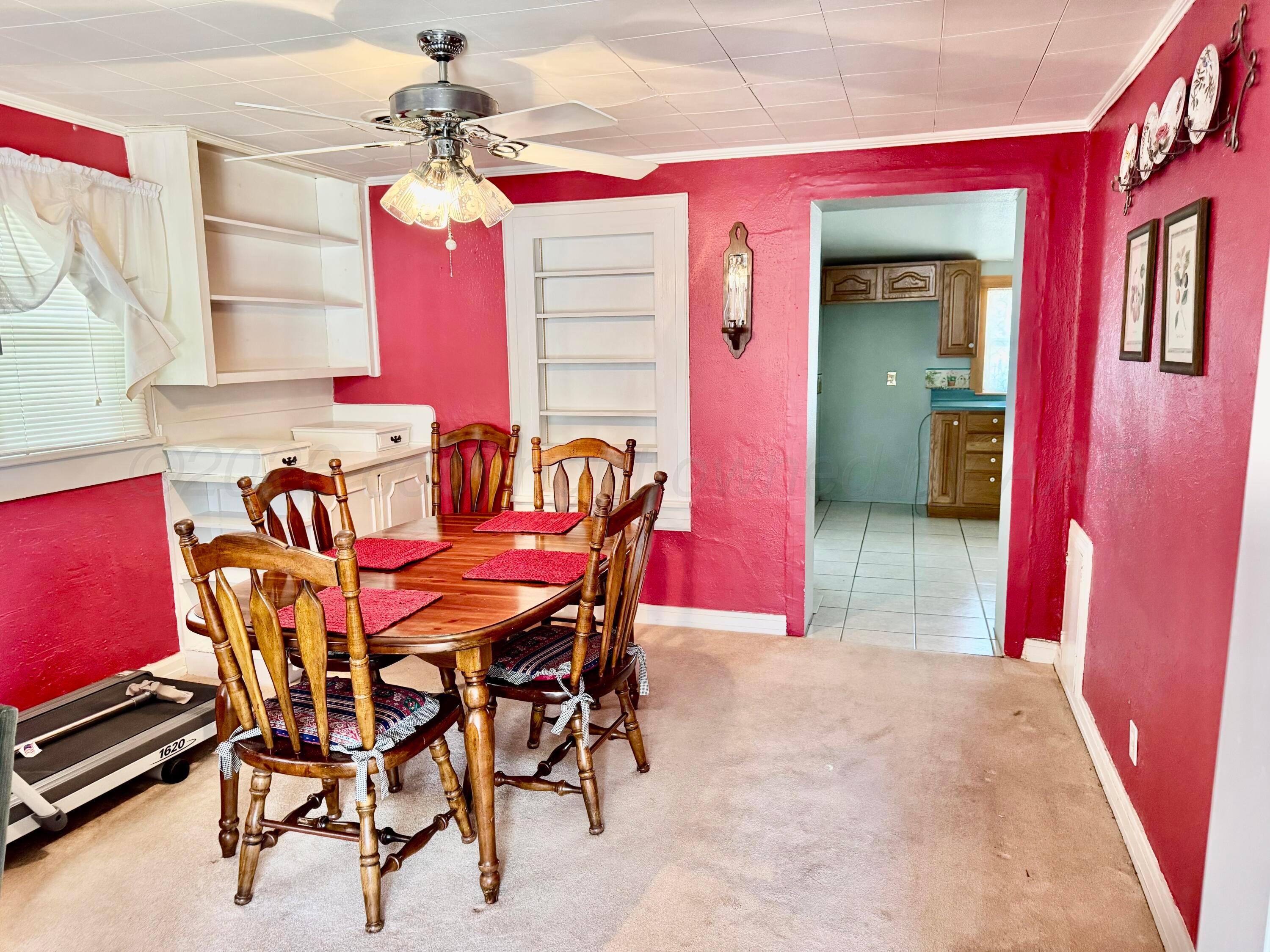 915 Ash Street Property Photo 6