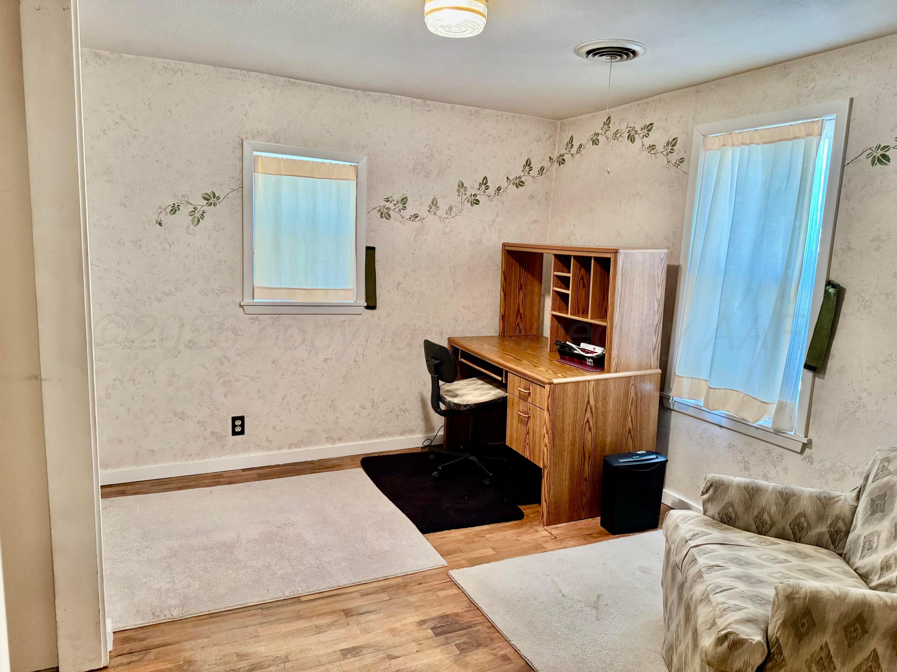 915 Ash Street Property Photo 10