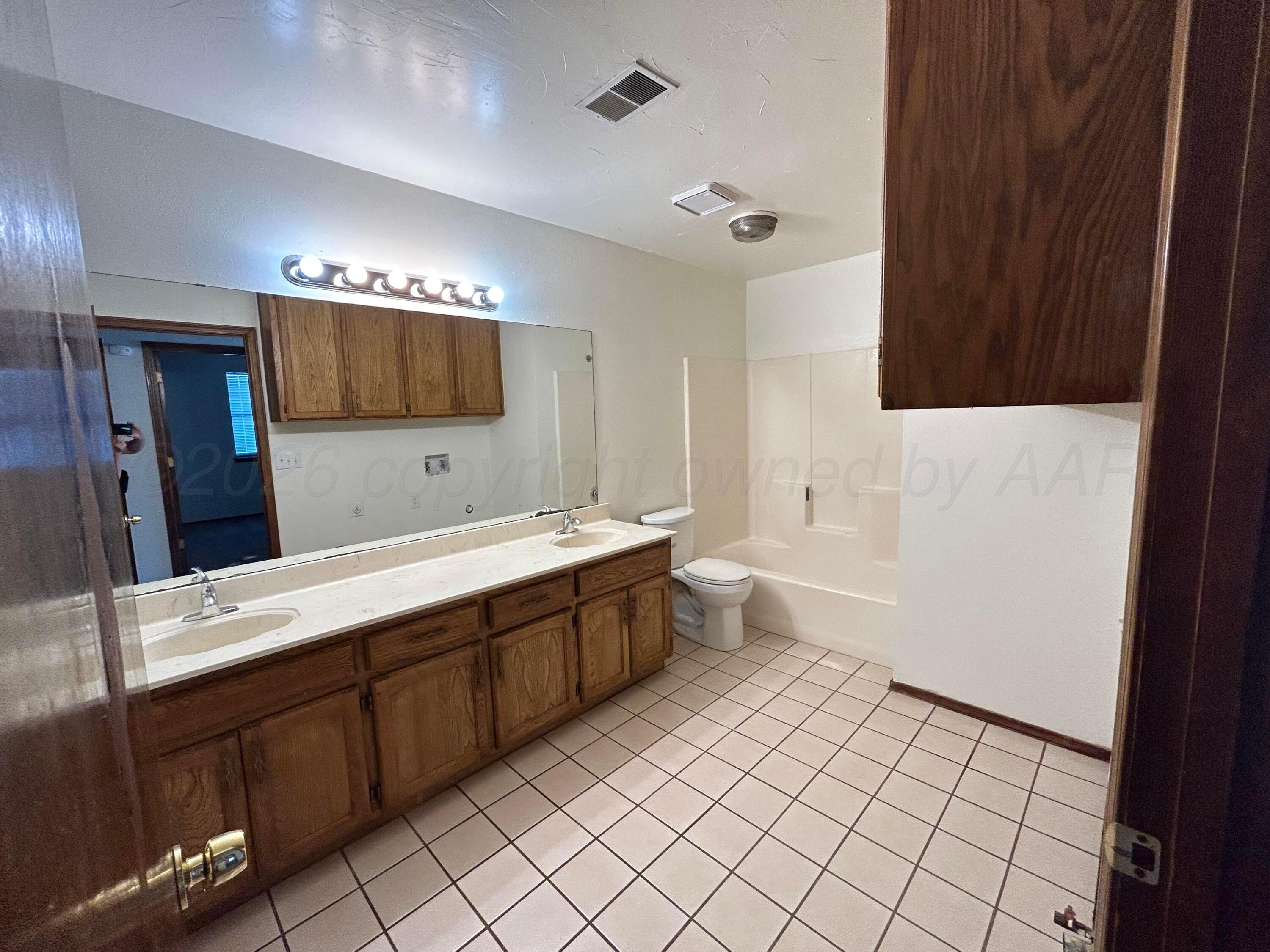 901 N Maryland Street Property Photo 4