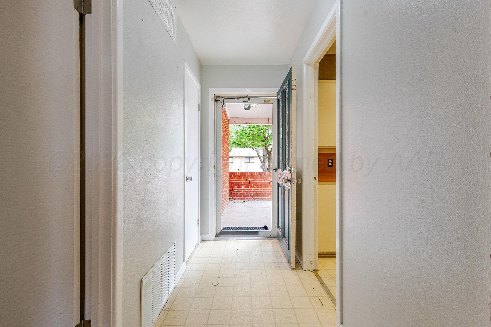 615 W Avenue J Property Photo 6