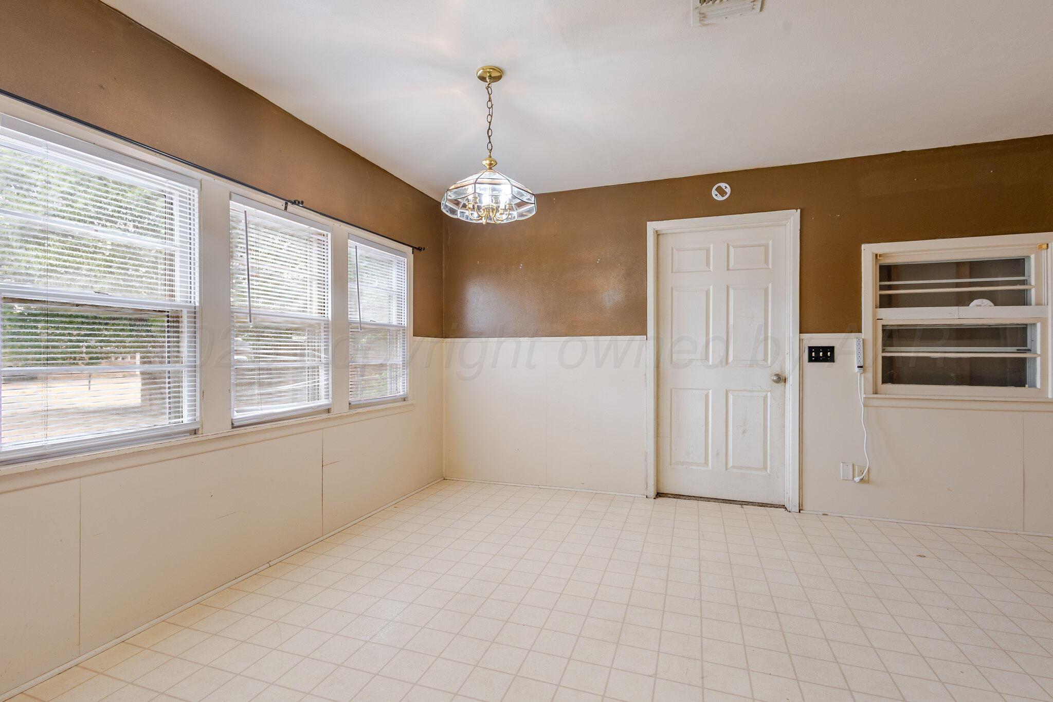 615 W Avenue J Property Photo 9