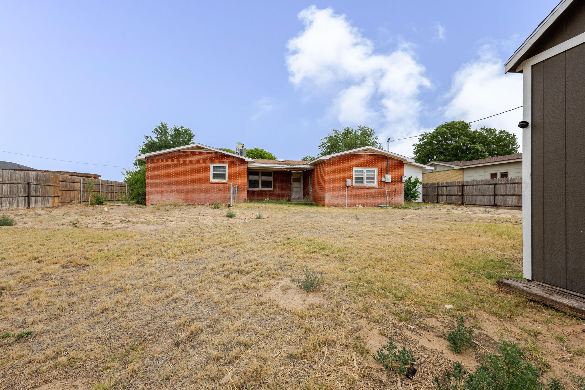 615 W Avenue J Property Photo 33