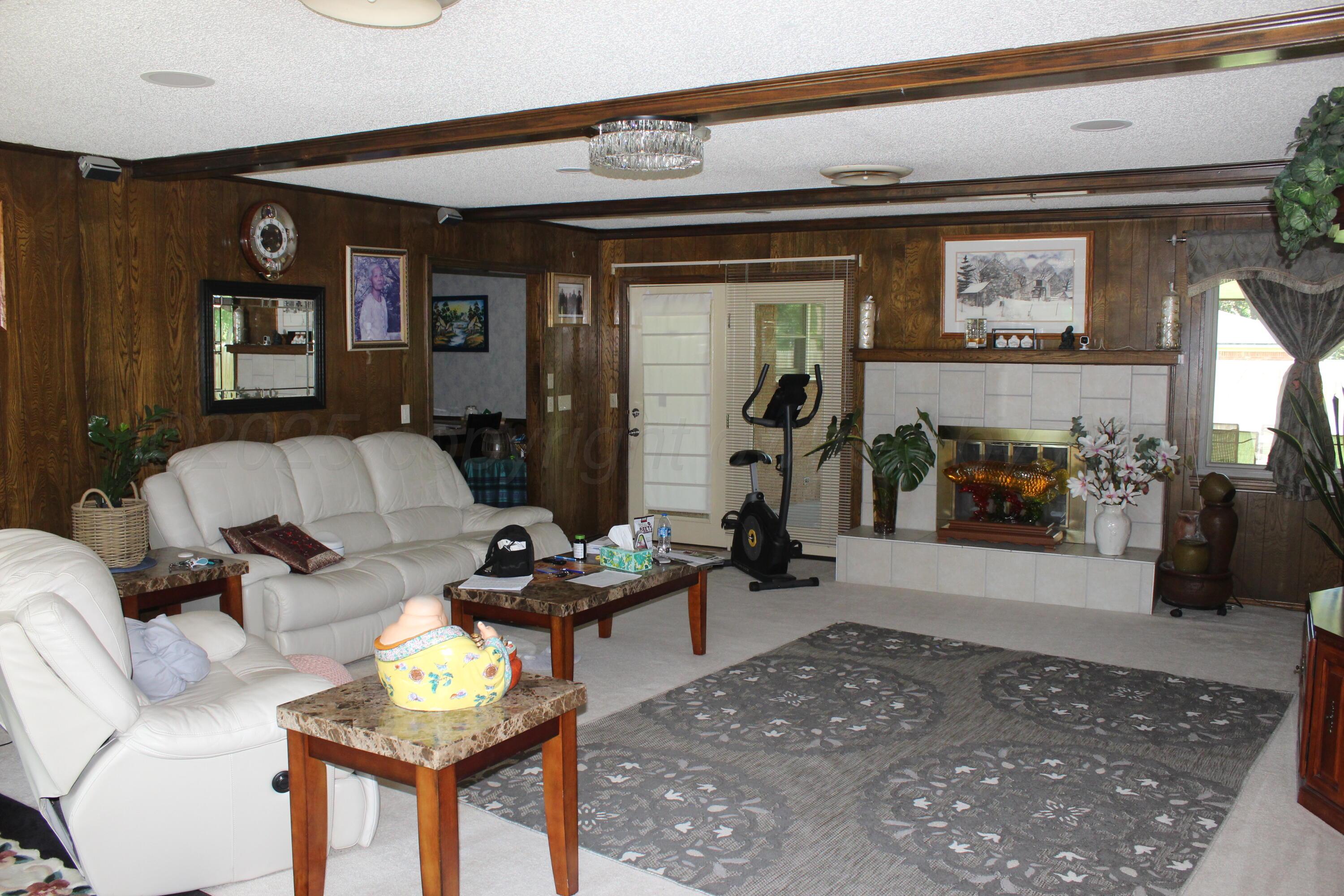 344 Douglas Street Property Photo 5