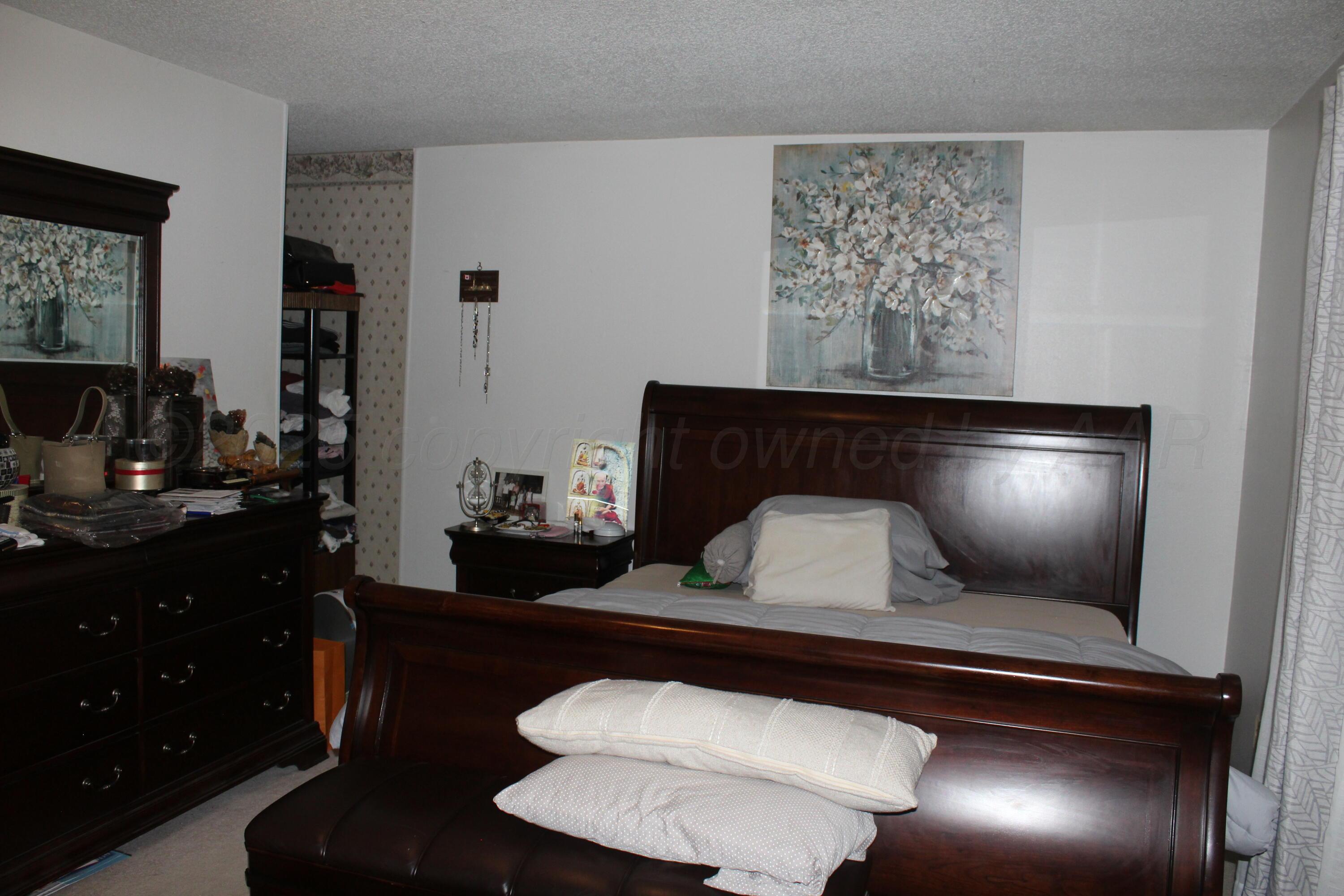344 Douglas Street Property Photo 7