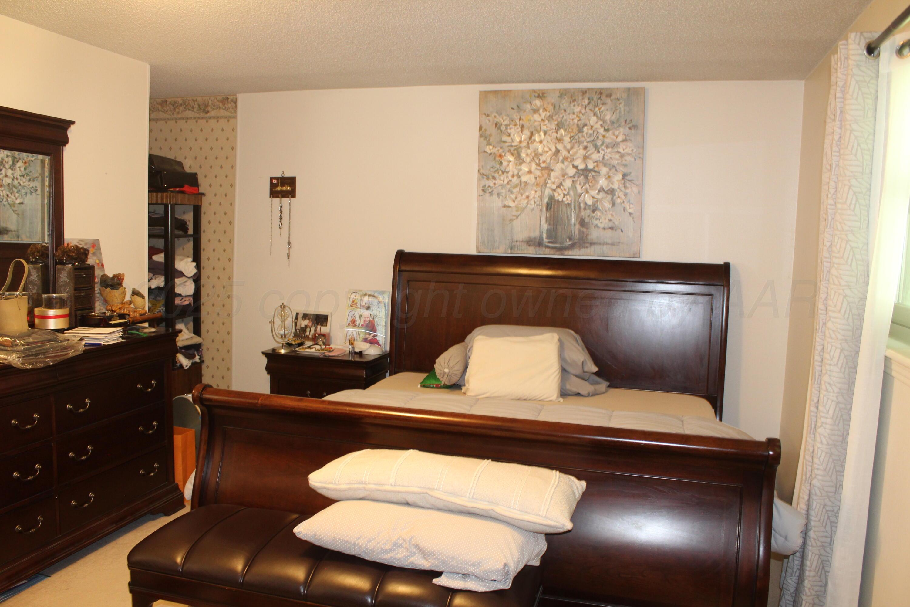 344 Douglas Street Property Photo 8