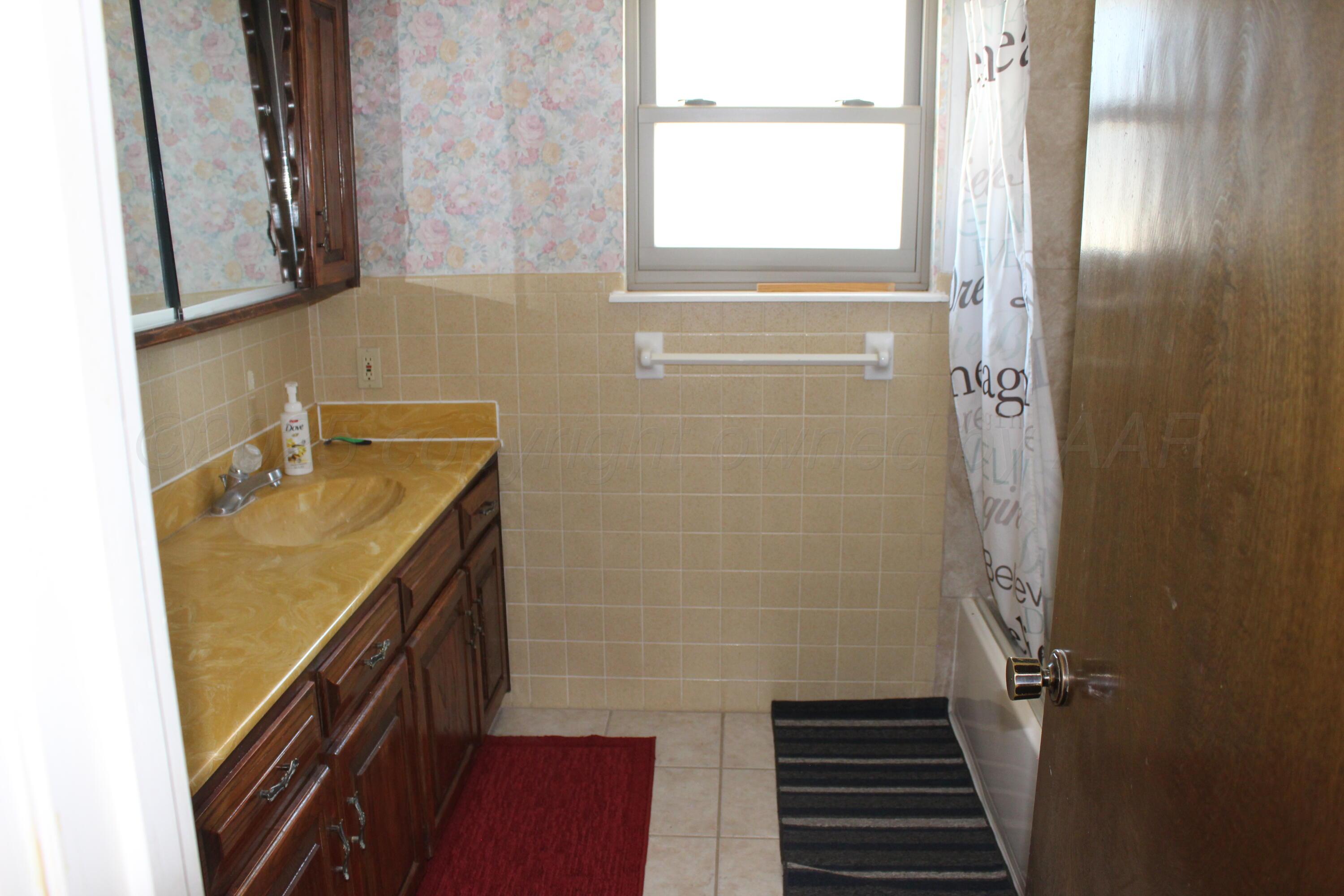 344 Douglas Street Property Photo 11