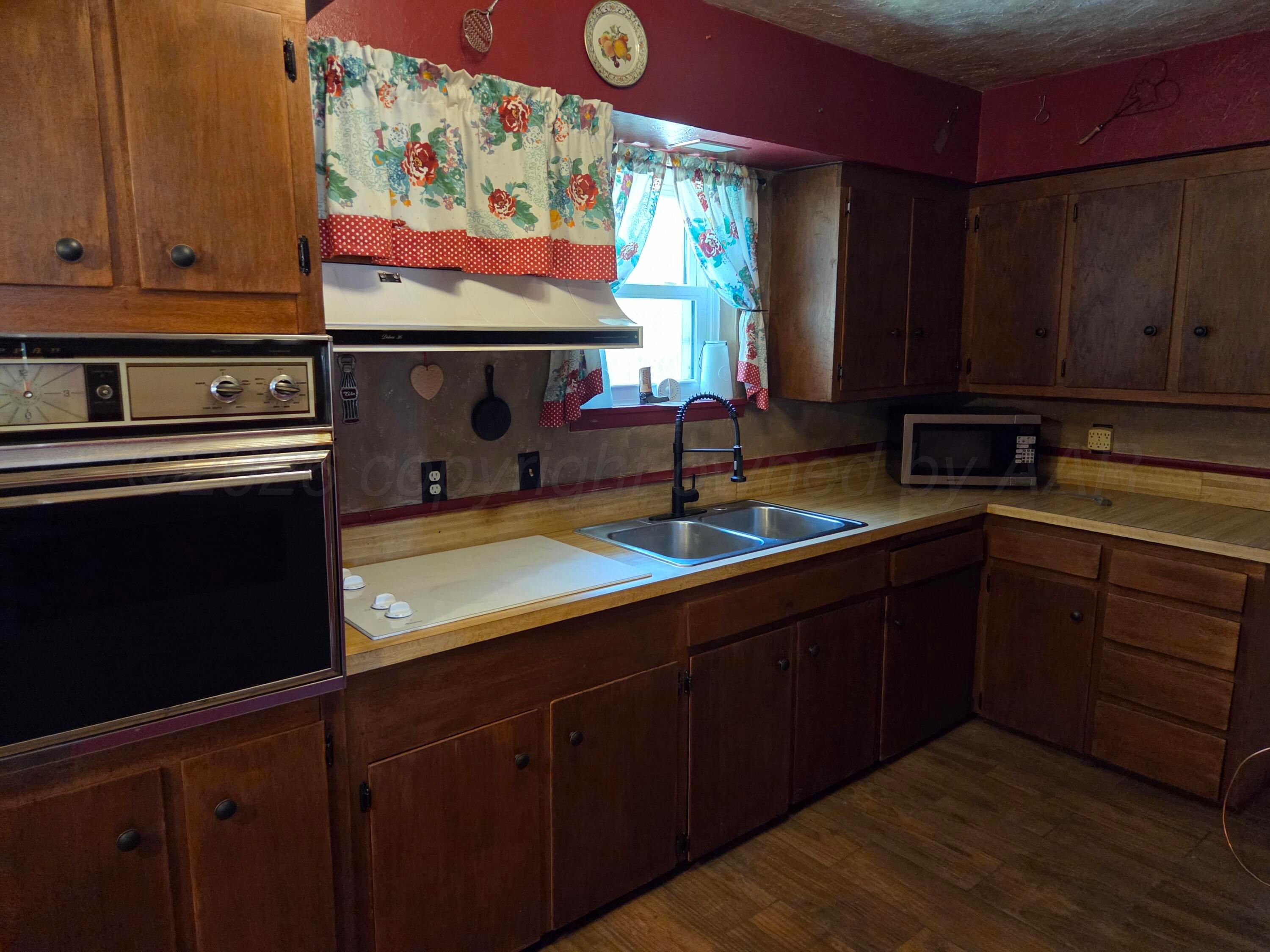 1909 Grinnell Drive Property Photo 8