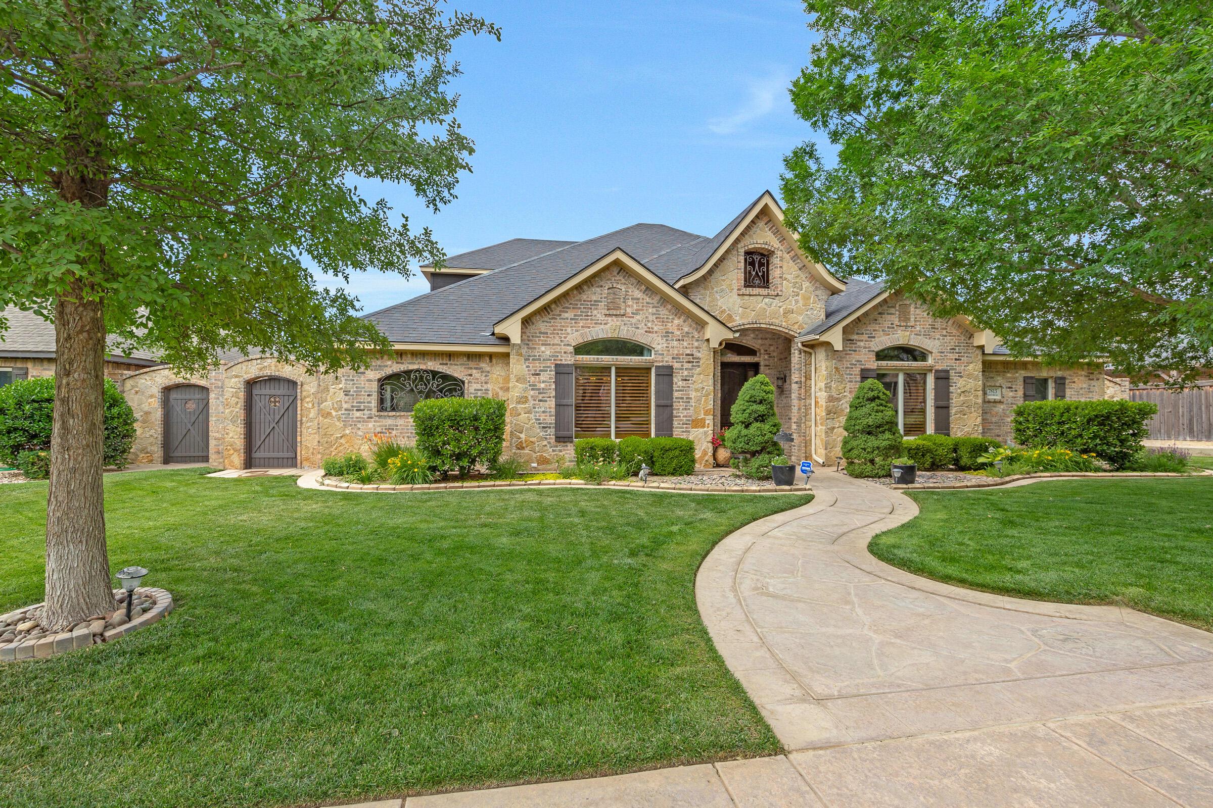 7813 GREENBRIAR Drive Property Photo 1
