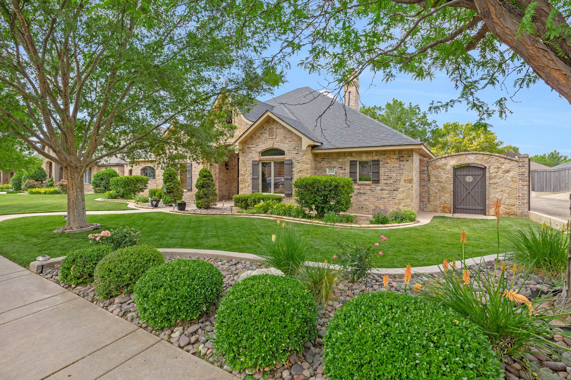 7813 Greenbriar Drive Property Photo 3