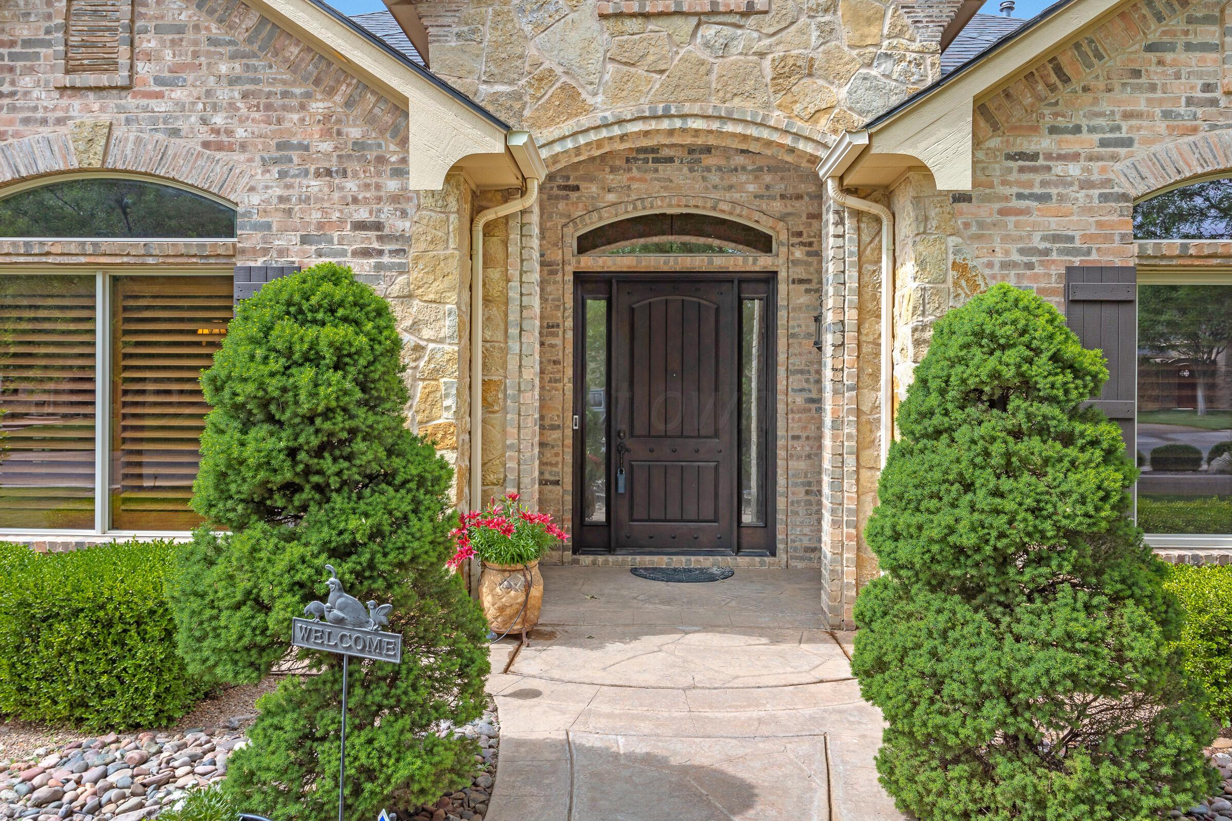 7813 Greenbriar Drive Property Photo 4