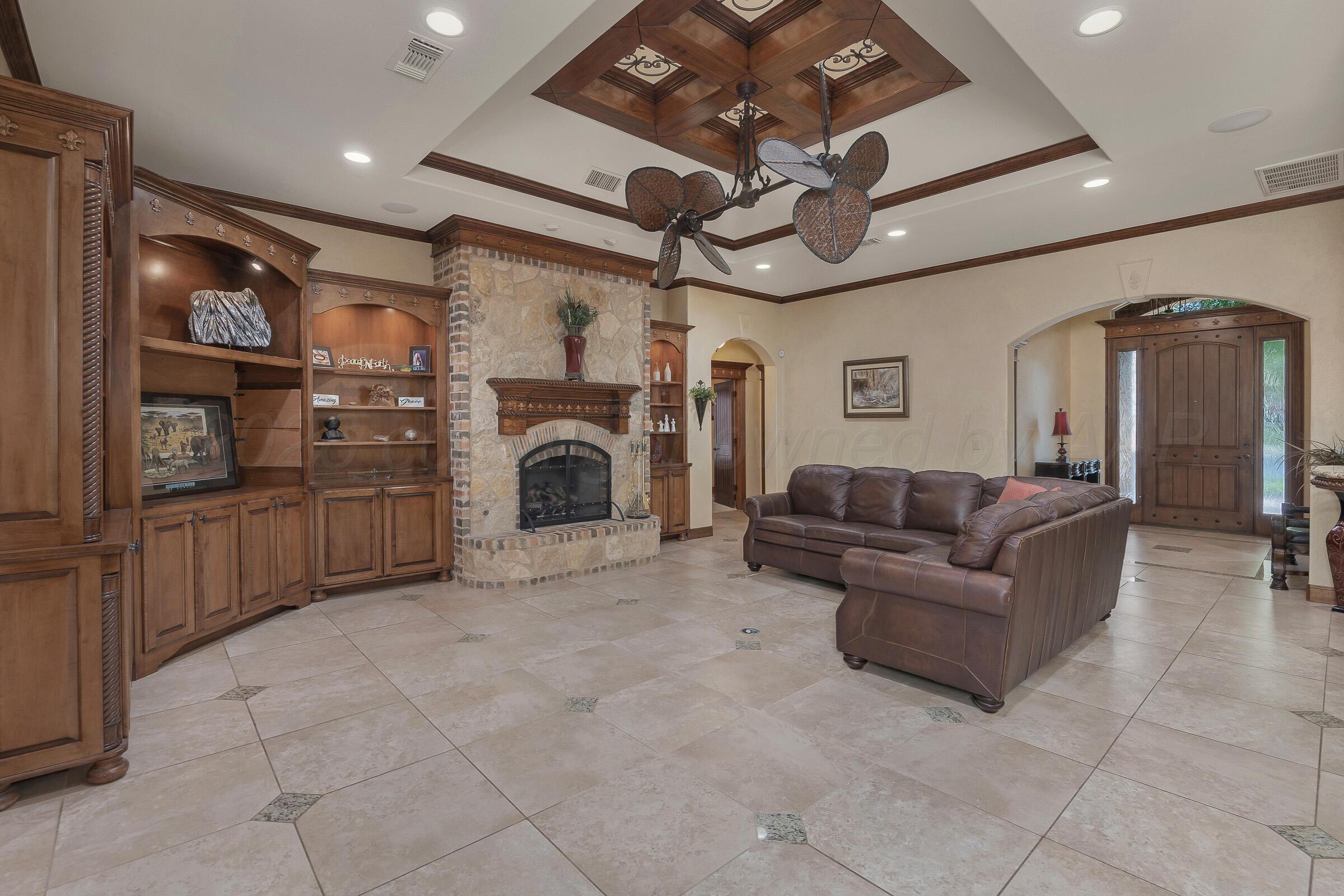 7813 Greenbriar Drive Property Photo 6