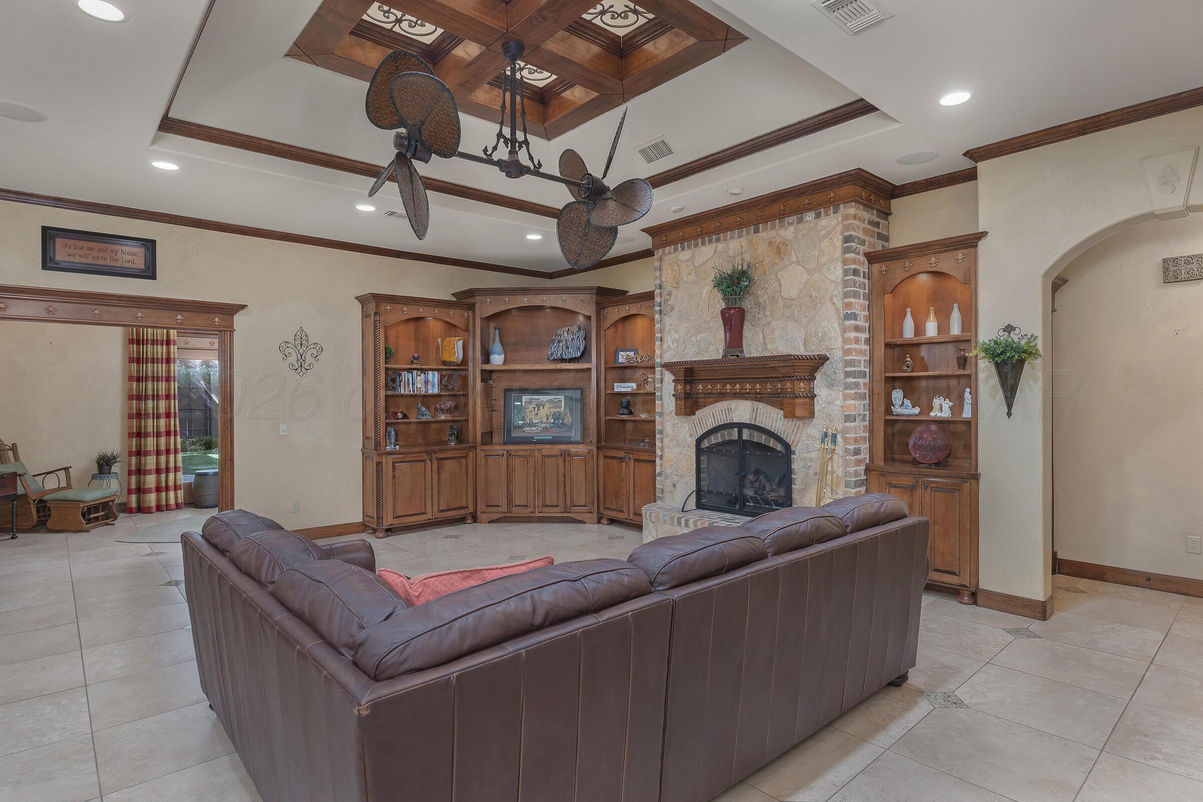 7813 Greenbriar Drive Property Photo 7