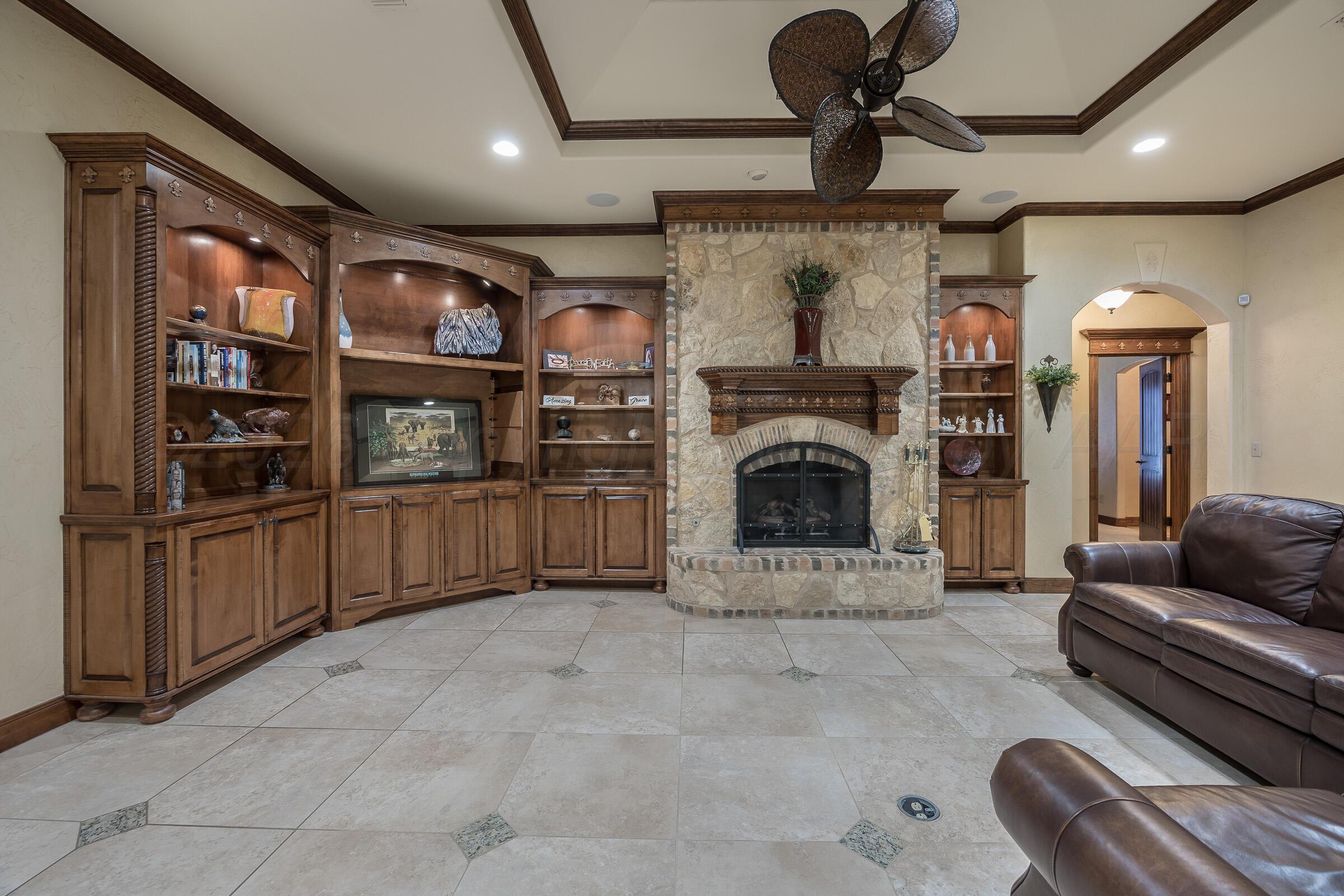 7813 Greenbriar Drive Property Photo 8